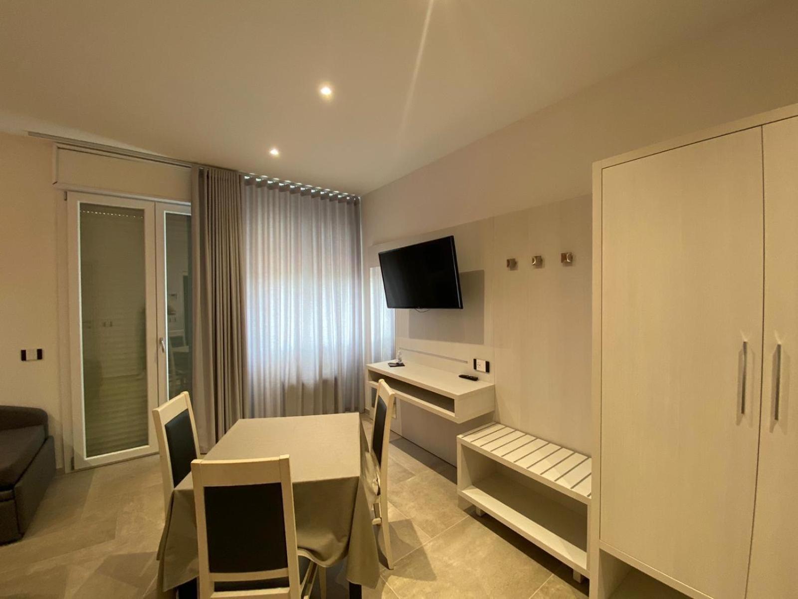 Quadruple Room with Balcony - Photo 5