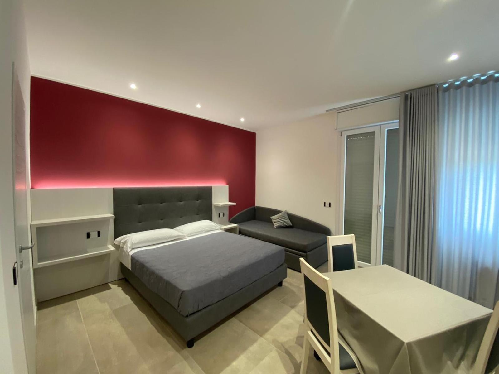 Quadruple Room with Balcony - Photo 2