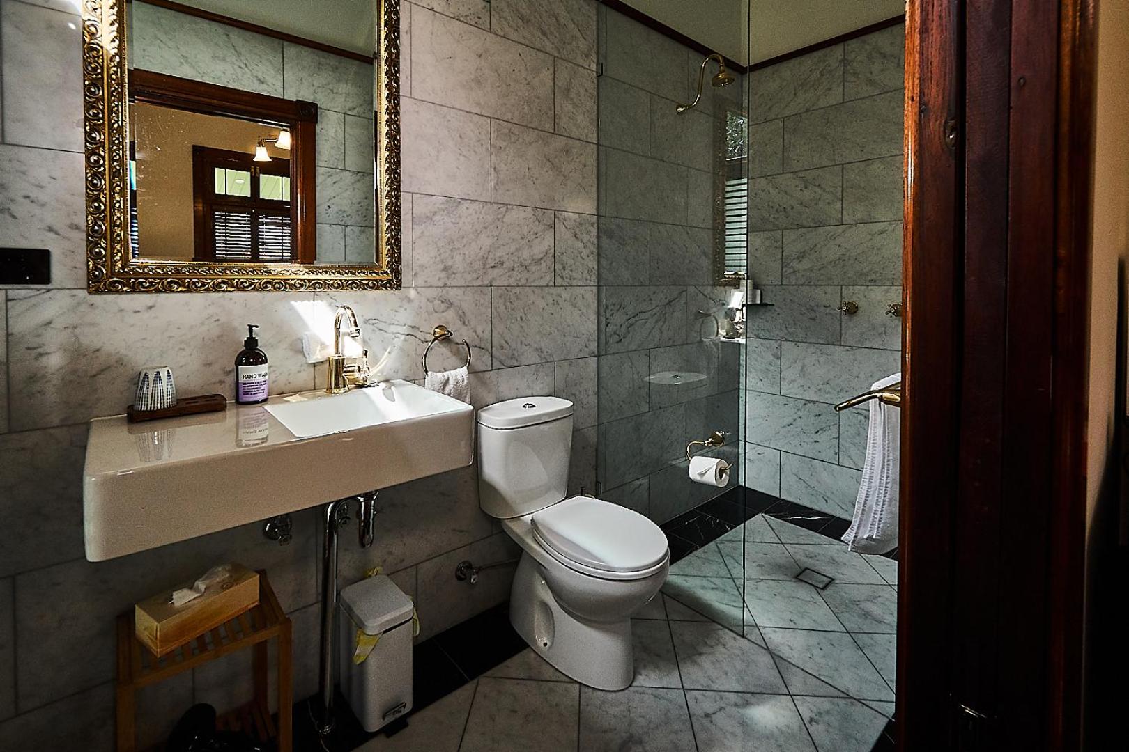 Luxury Suite photo 2