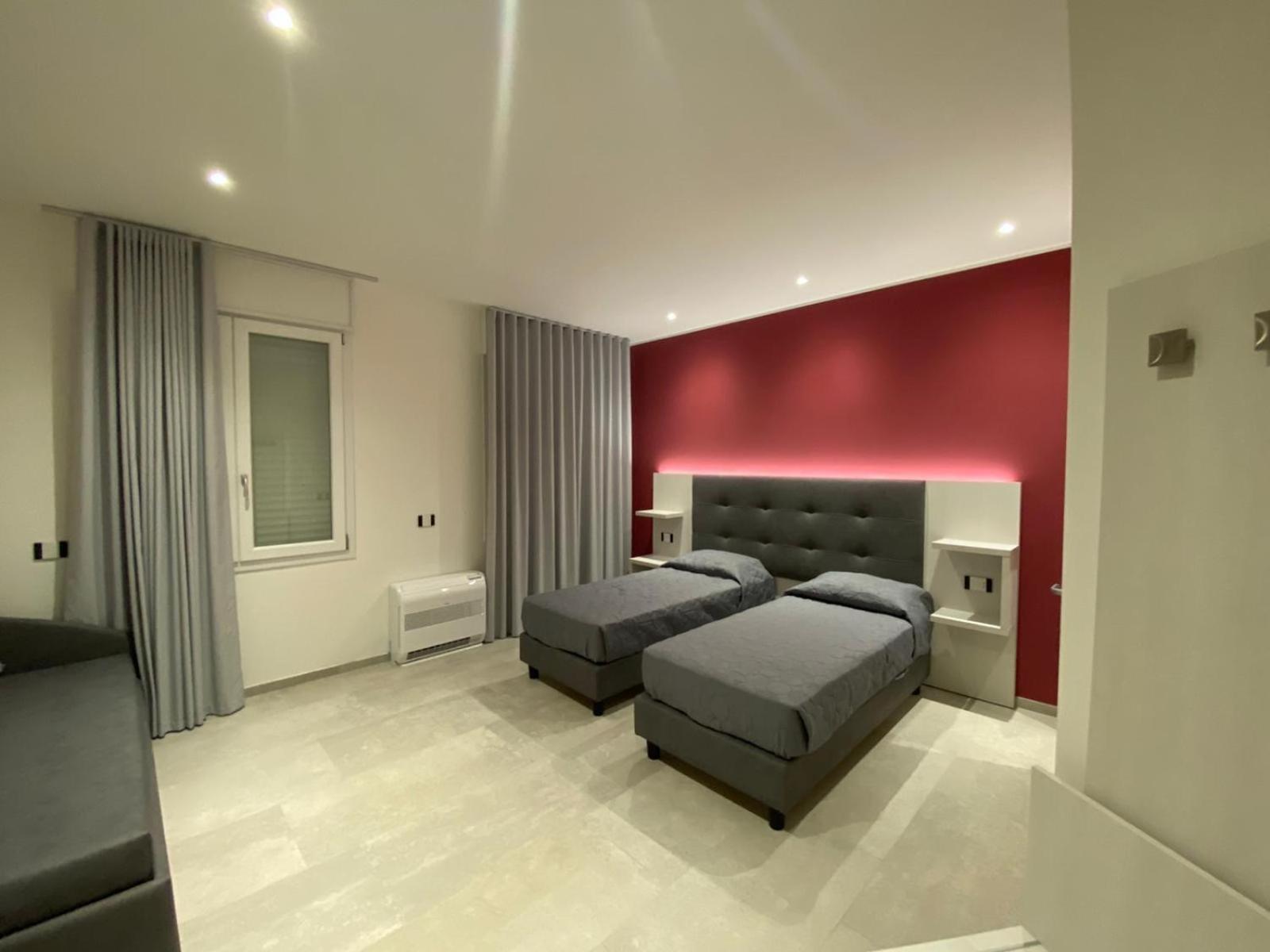 Quadruple Room with Private Bathroom - Photo 6