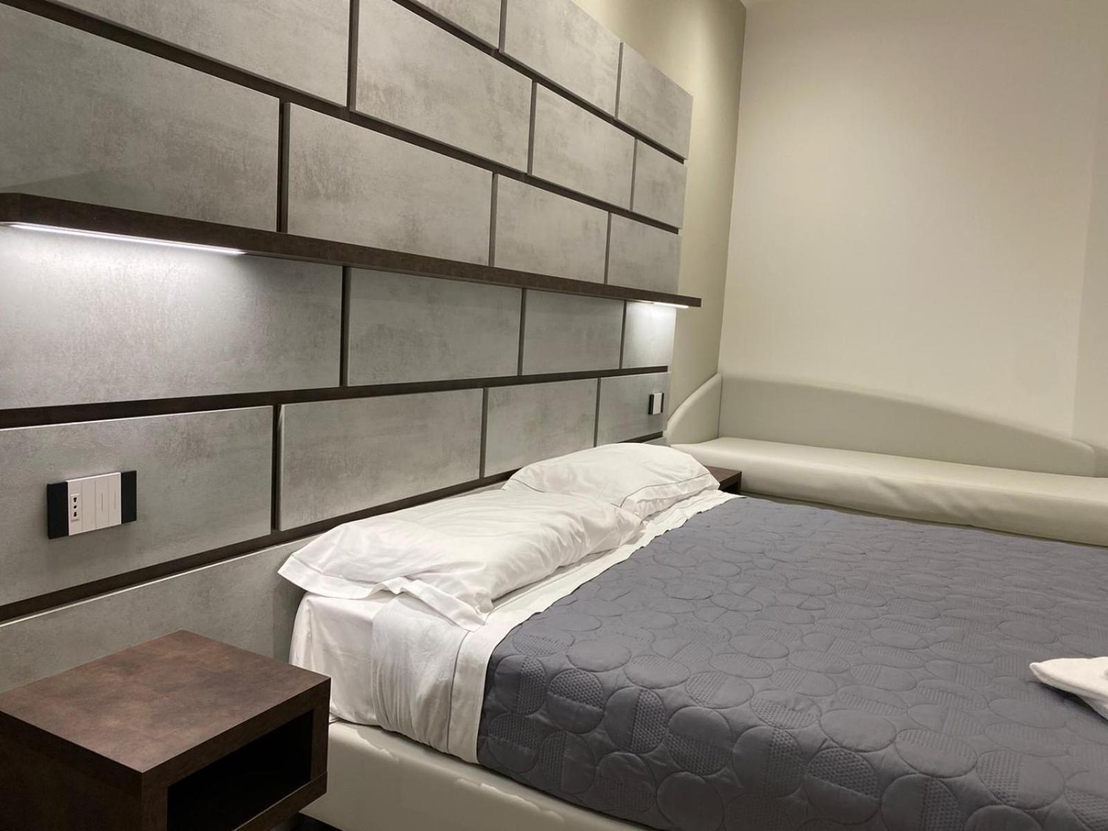 Quadruple Room with Private Bathroom - Photo 3