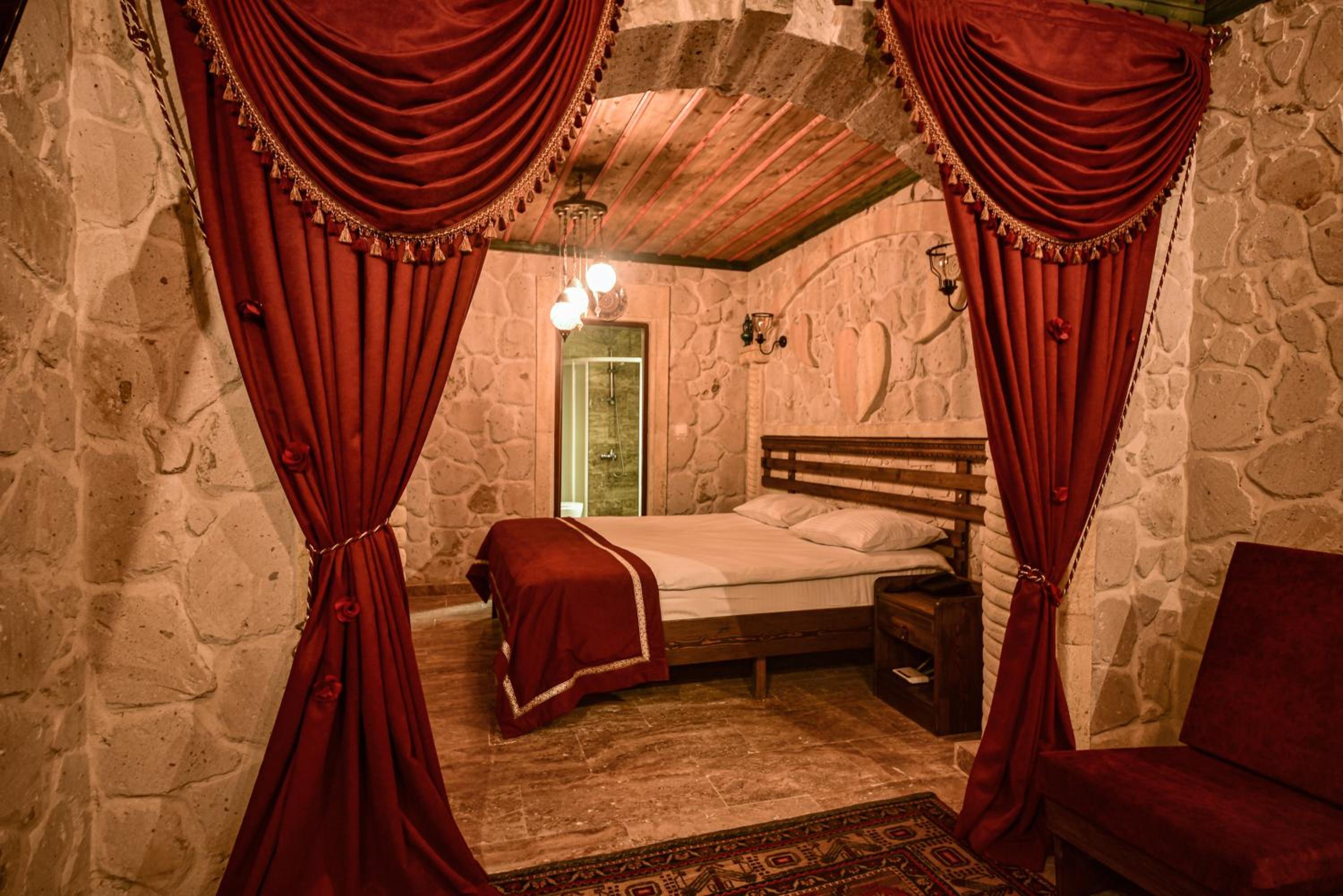Queen Suite with Spa Bath - Photo 7
