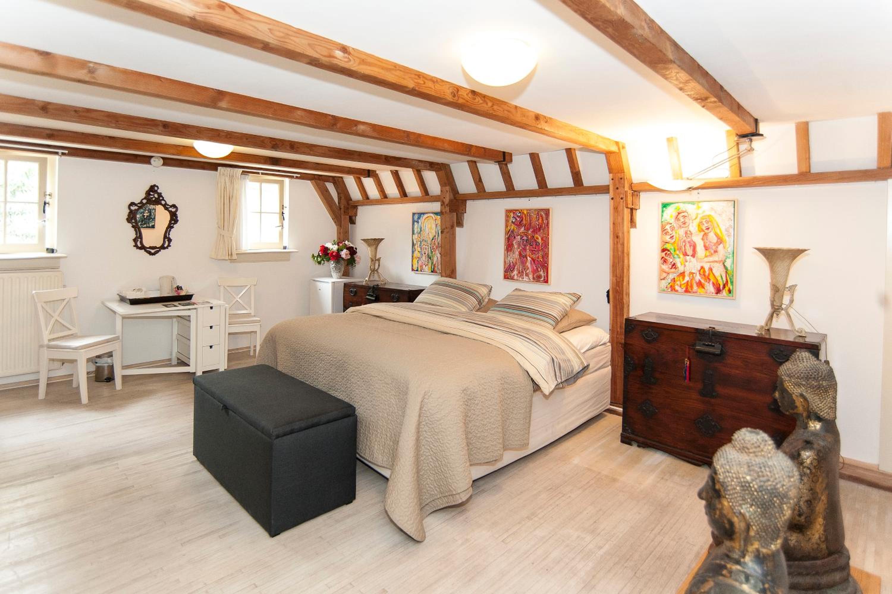 King Room - Non-Smoking photo 2