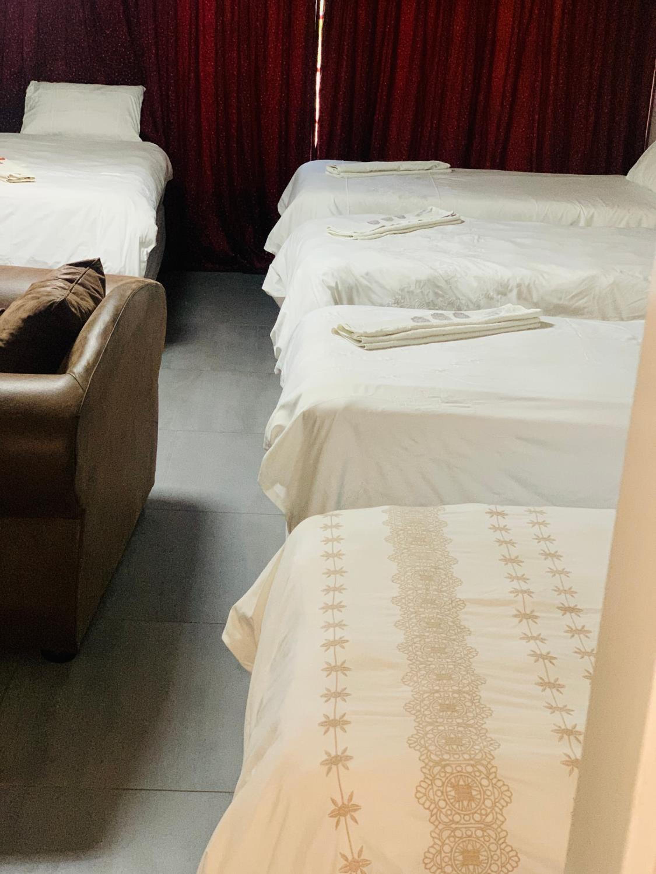 Quadruple Room - Disability Access - Photo 7