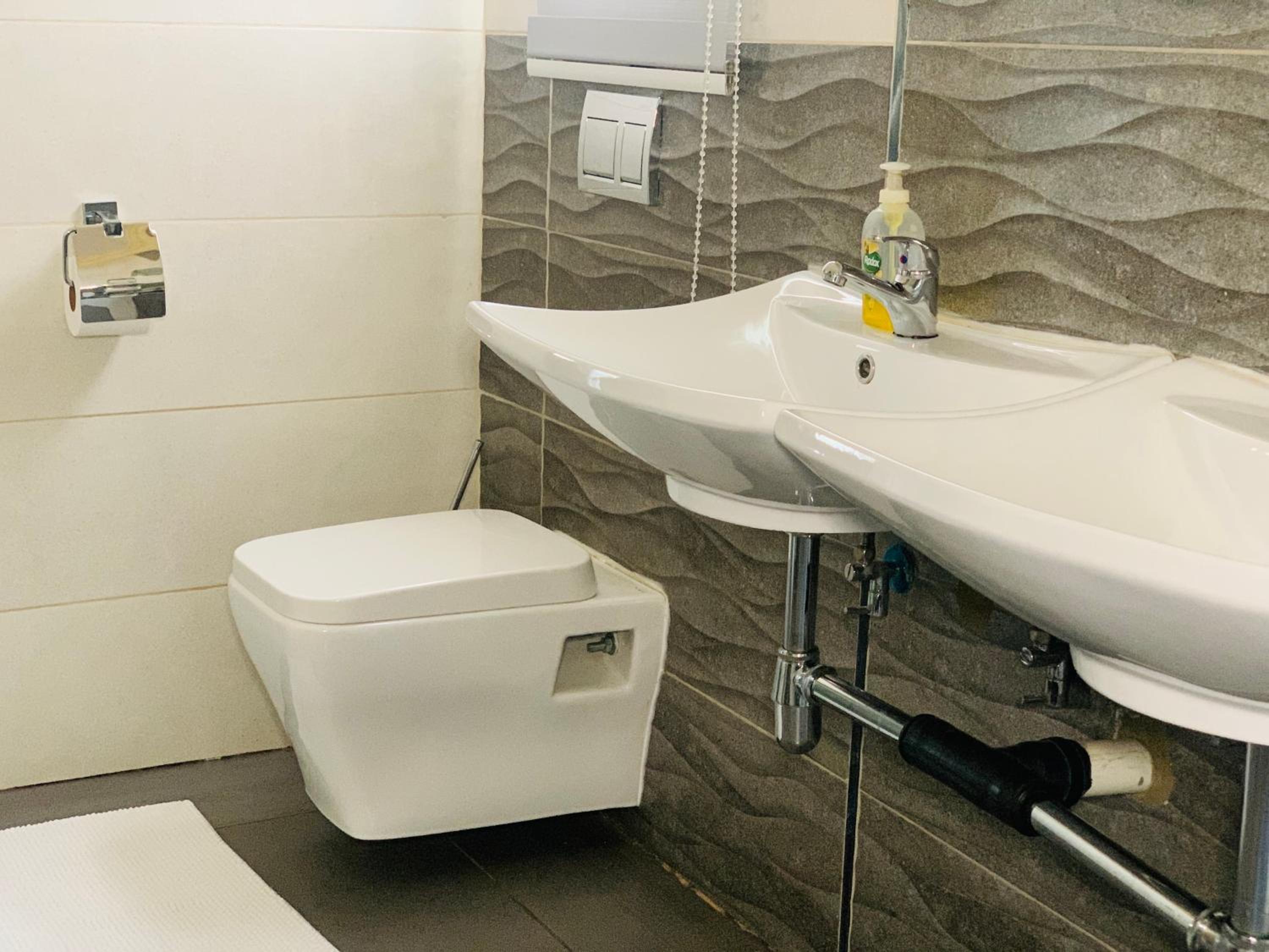 Quadruple Room - Disability Access - Photo 6
