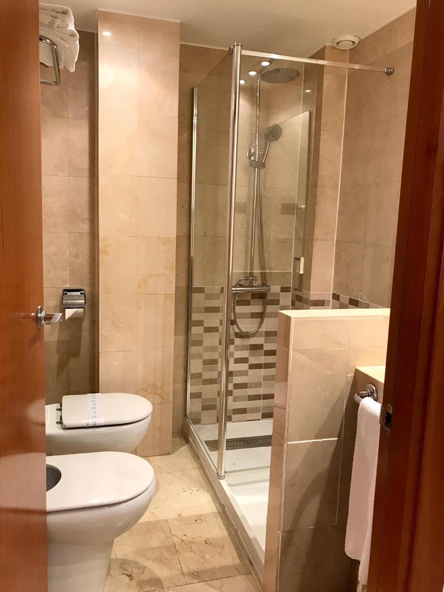Twin Room - Photo 4