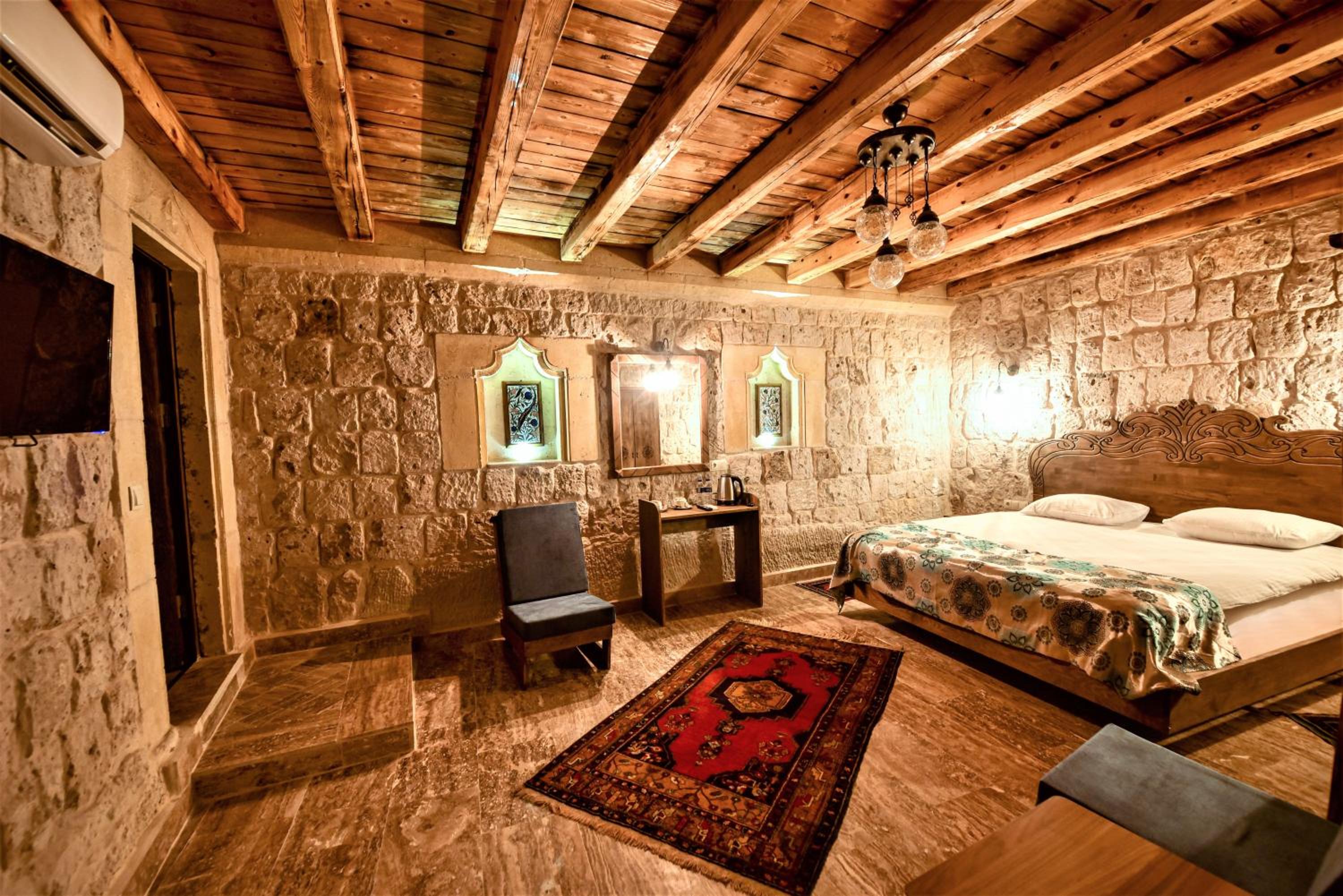Superior Suite - Photo 9