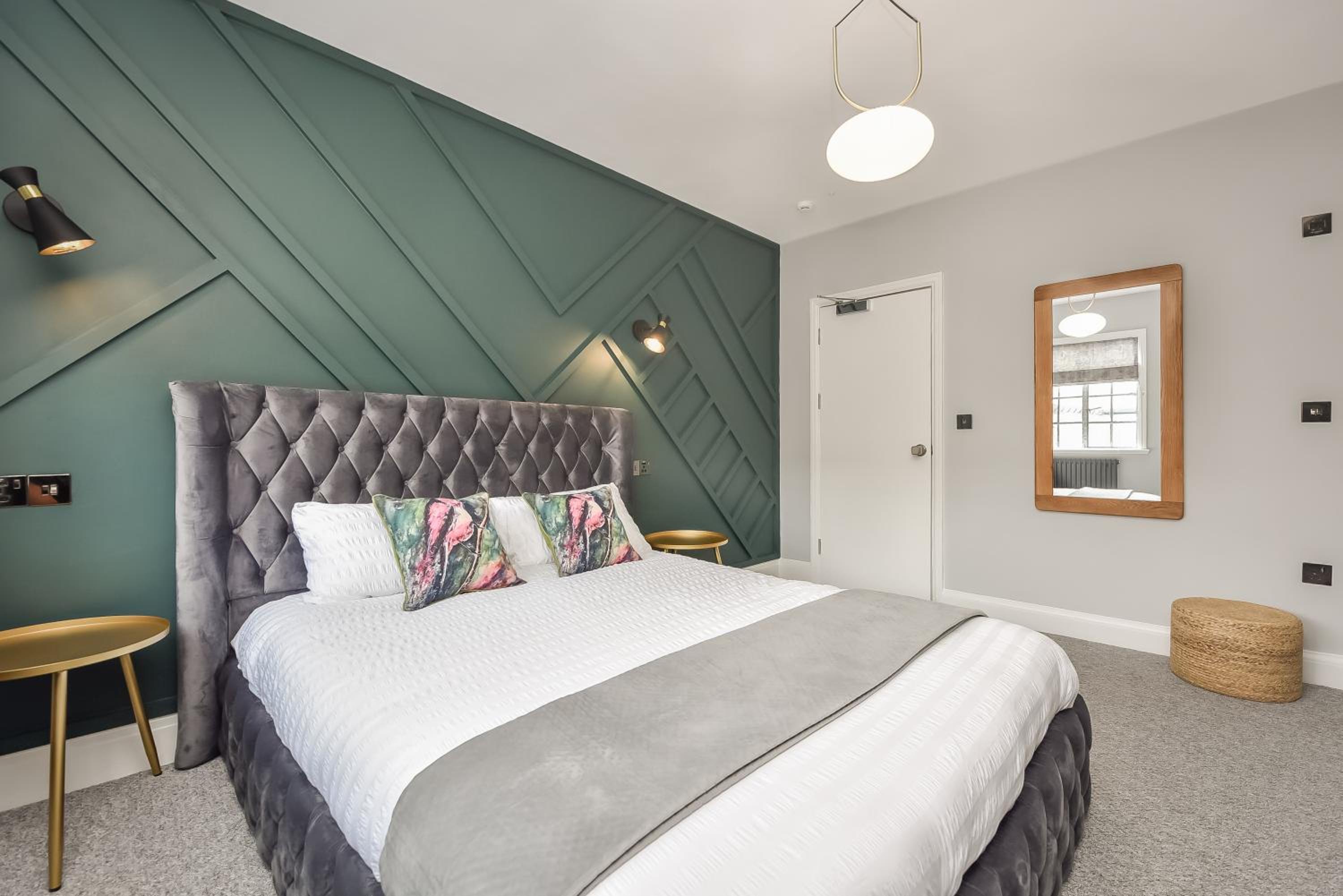 Deluxe Room - Photo 17