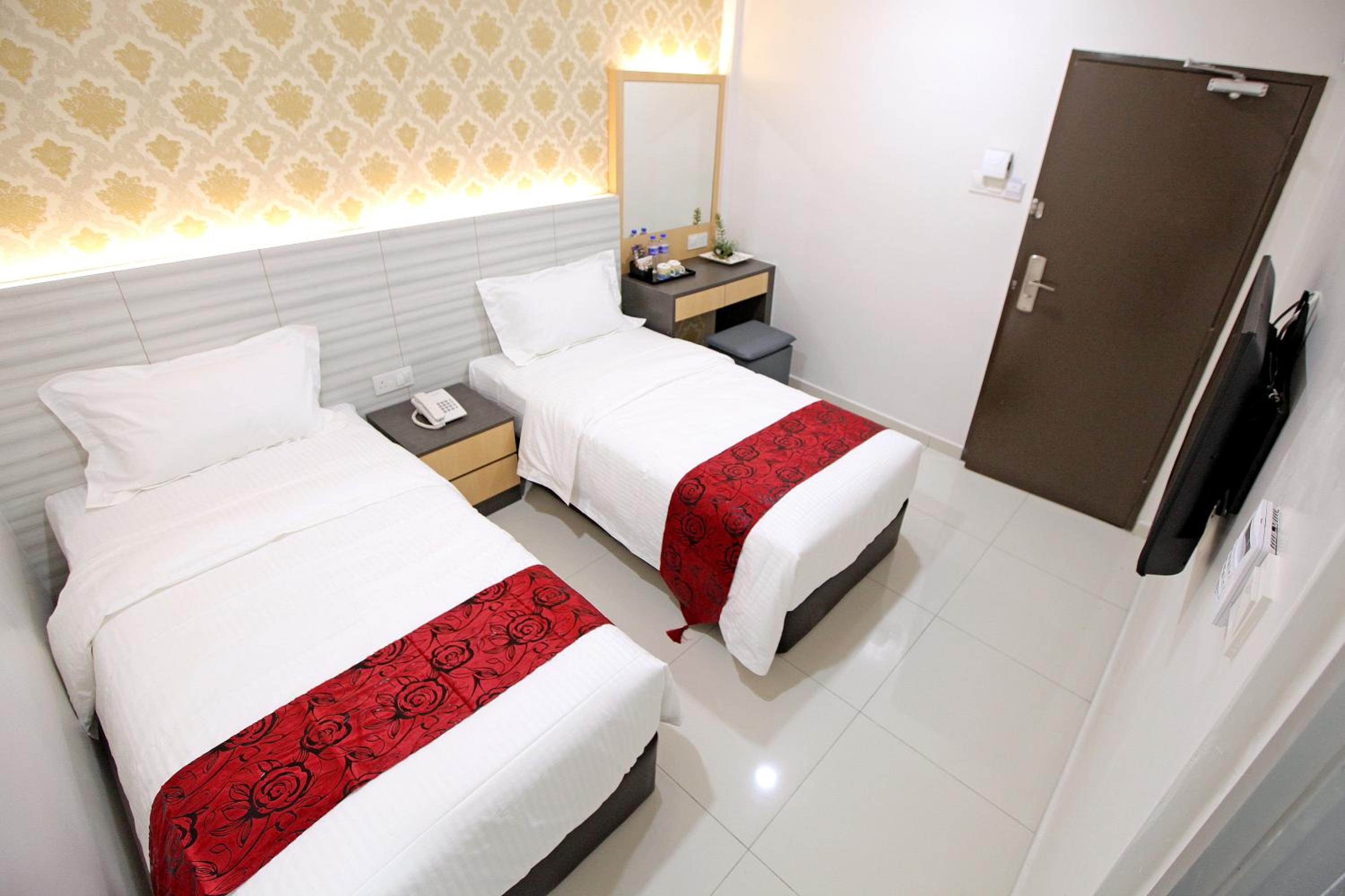 Standard Twin Room - Photo 2