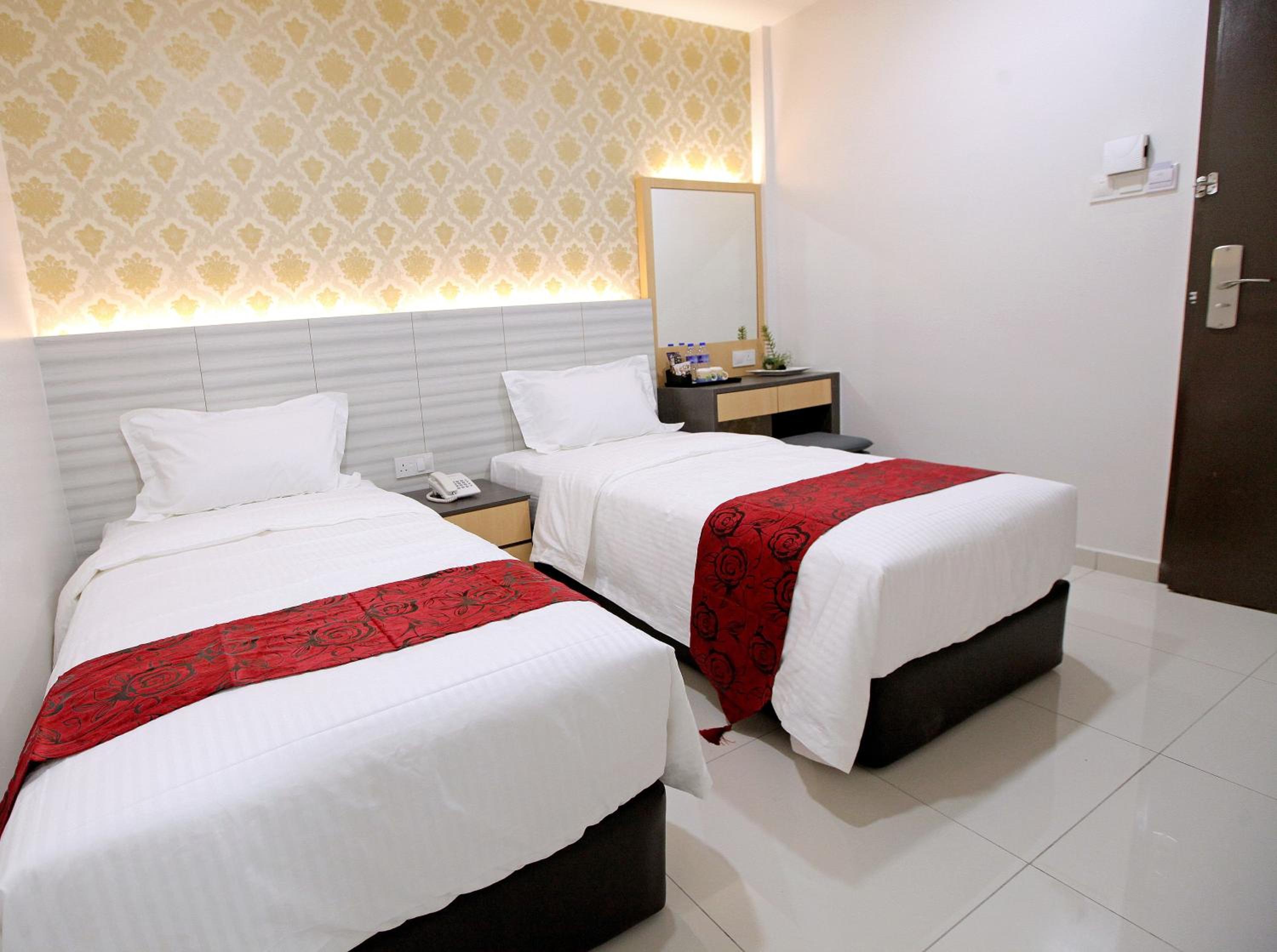 Standard Twin Room - Photo 3