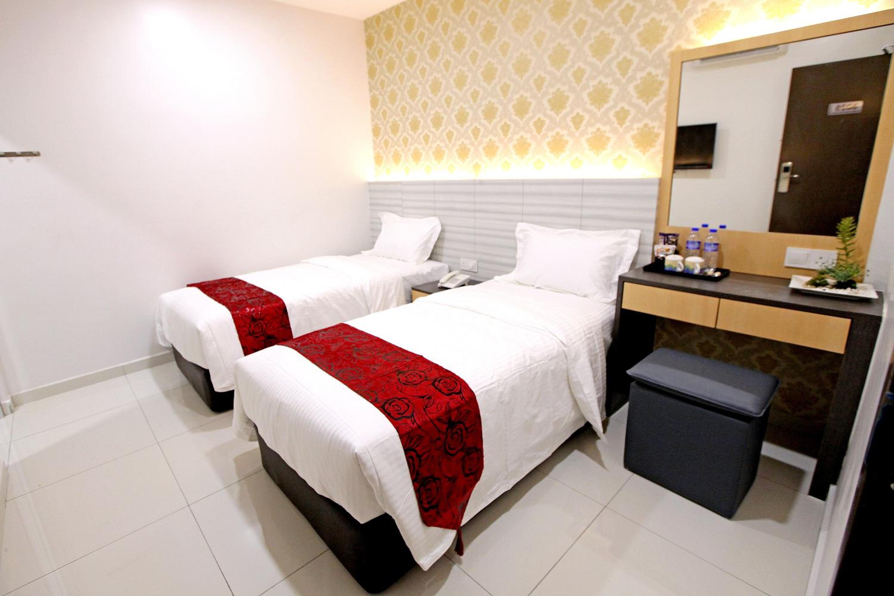 Standard Twin Room - Photo 1