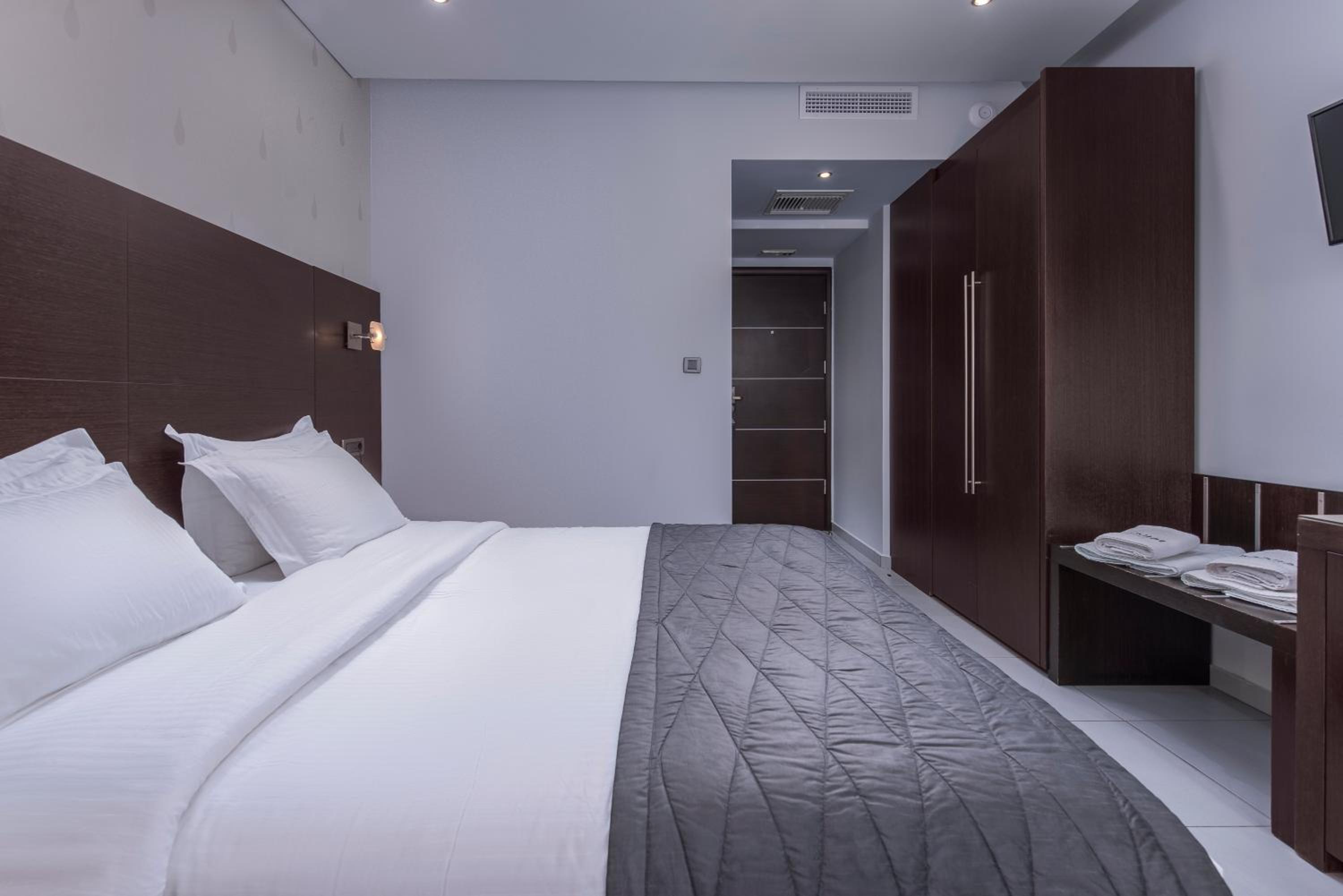 Standard Double Room - Photo 5