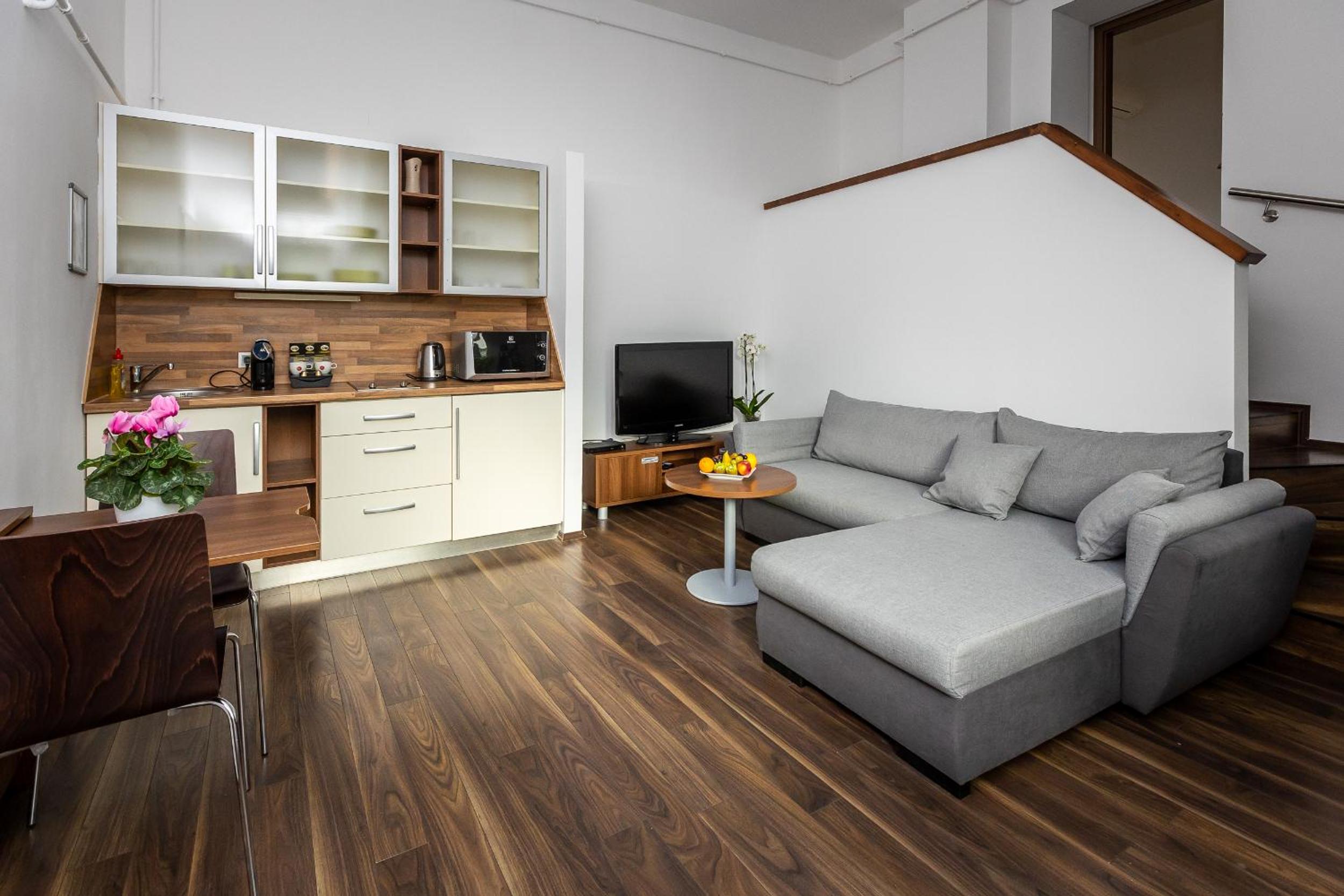 One-Bedroom Apartment photo 1