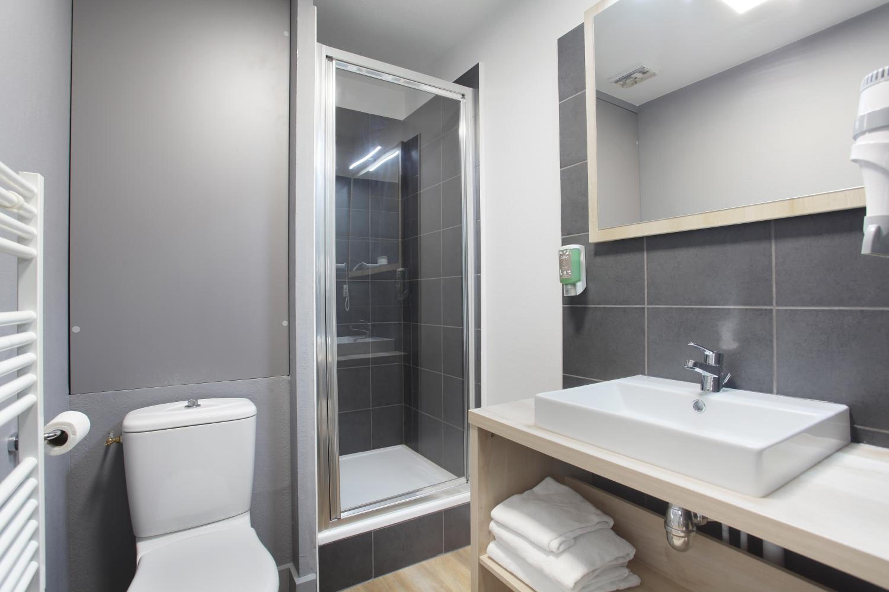 One-Bedroom Apartment (4 Adults) - Photo 6