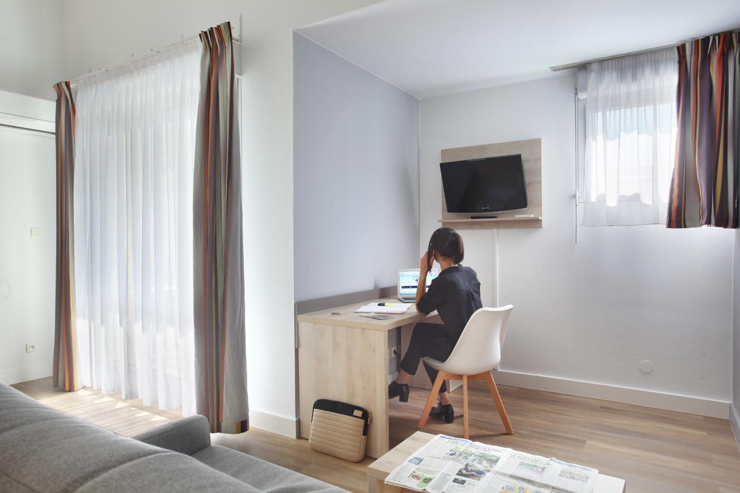One-Bedroom Apartment (4 Adults) - Photo 2