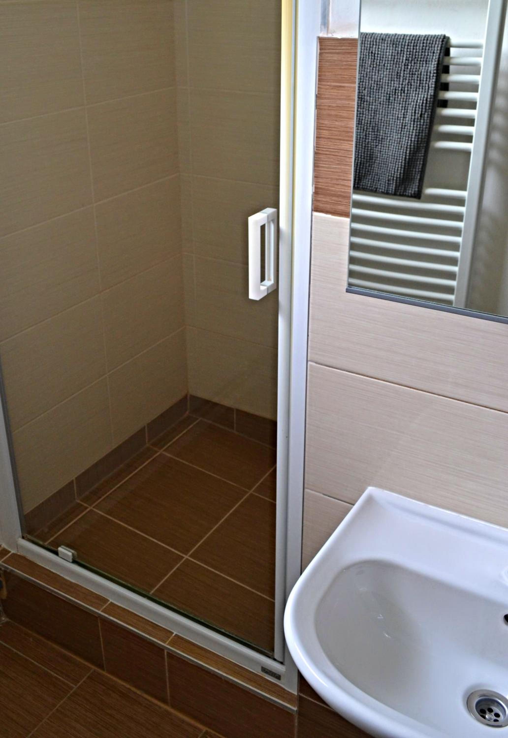 Single Room with Private Bathroom photo 3