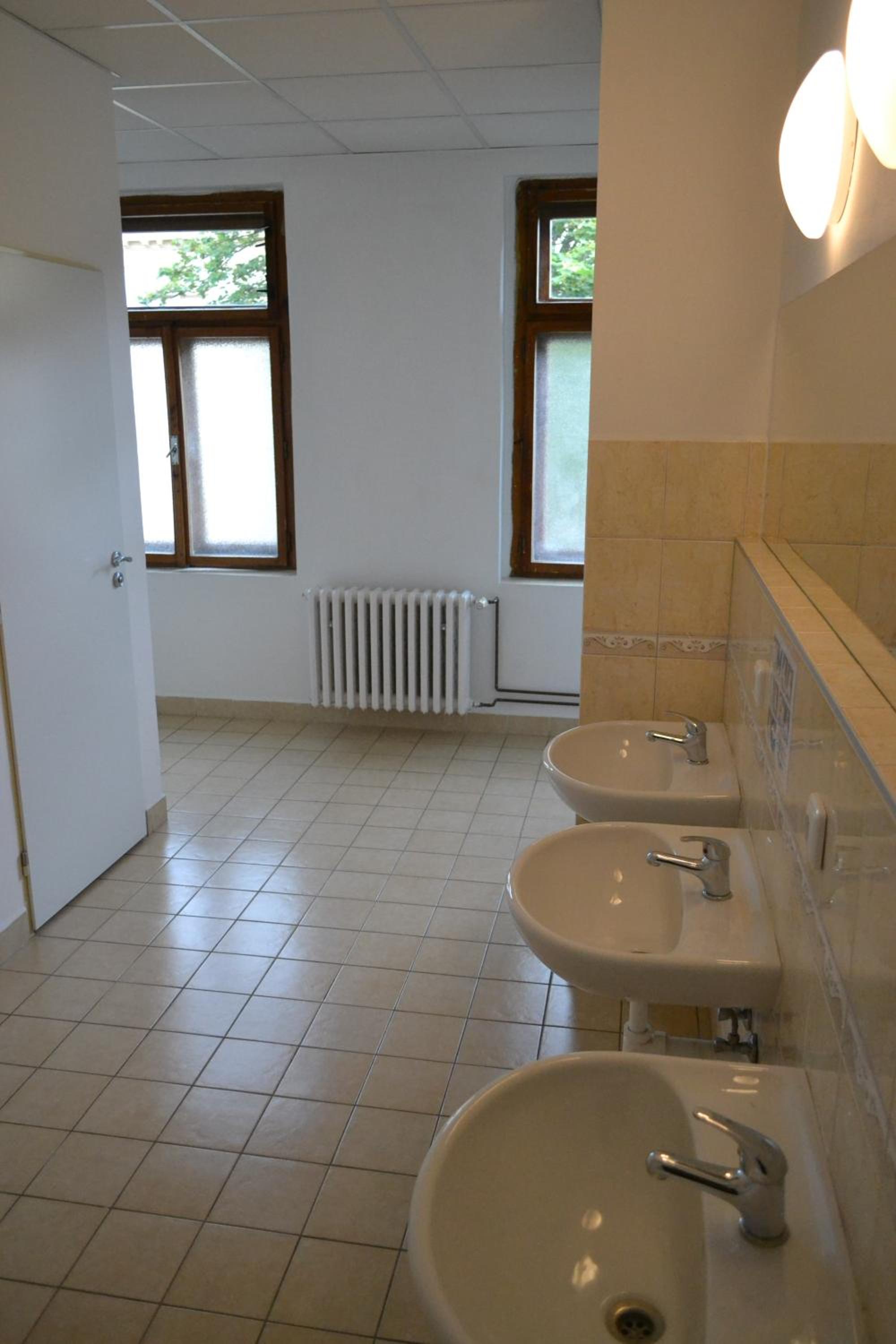 Twin Room with Shared Bathroom photo 2