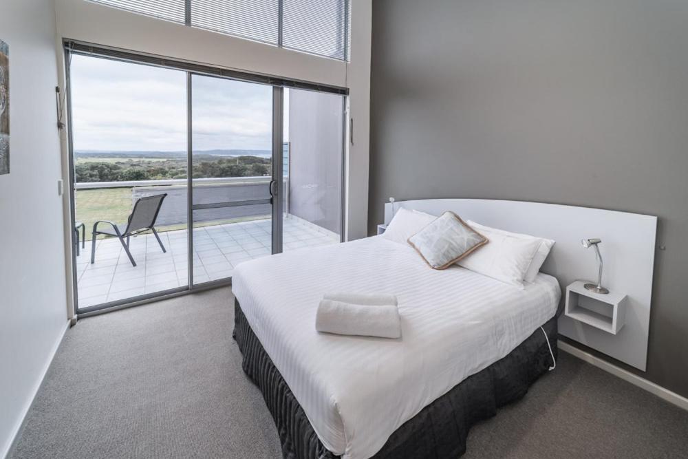 Deluxe Three-Bedroom Apartment with Spa Bath photo 1