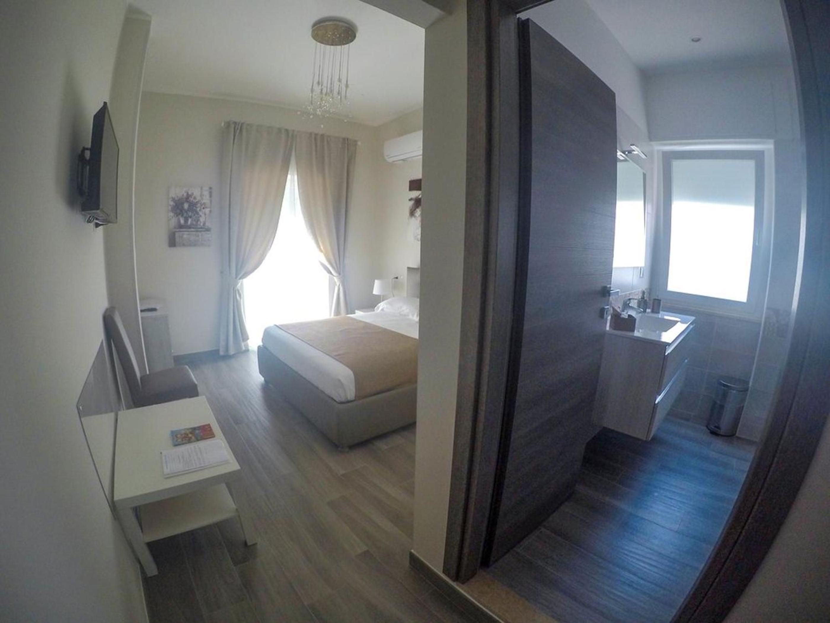 Deluxe Double Room photo 3
