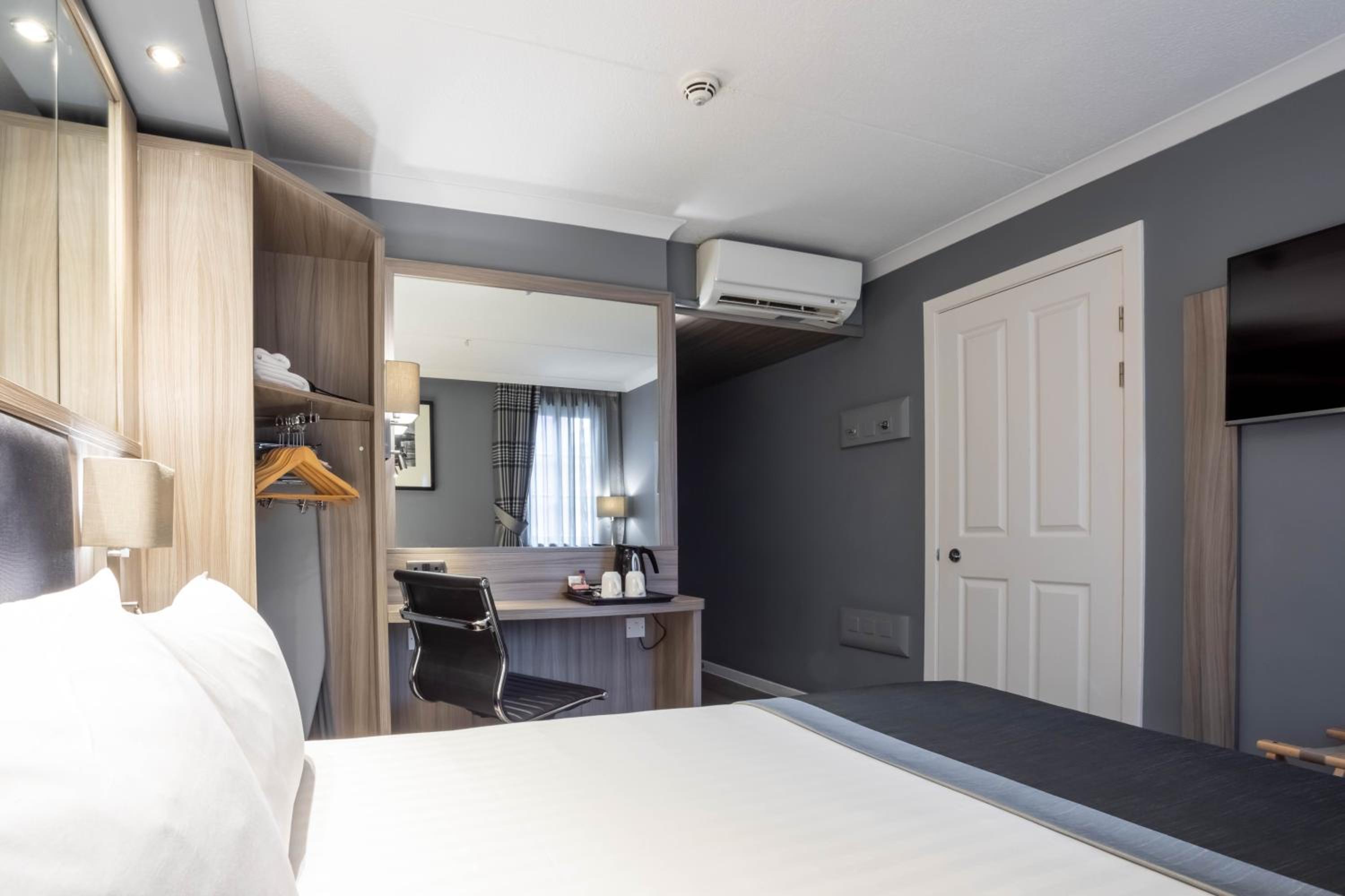 Standard Double Room - Disability Access photo 2