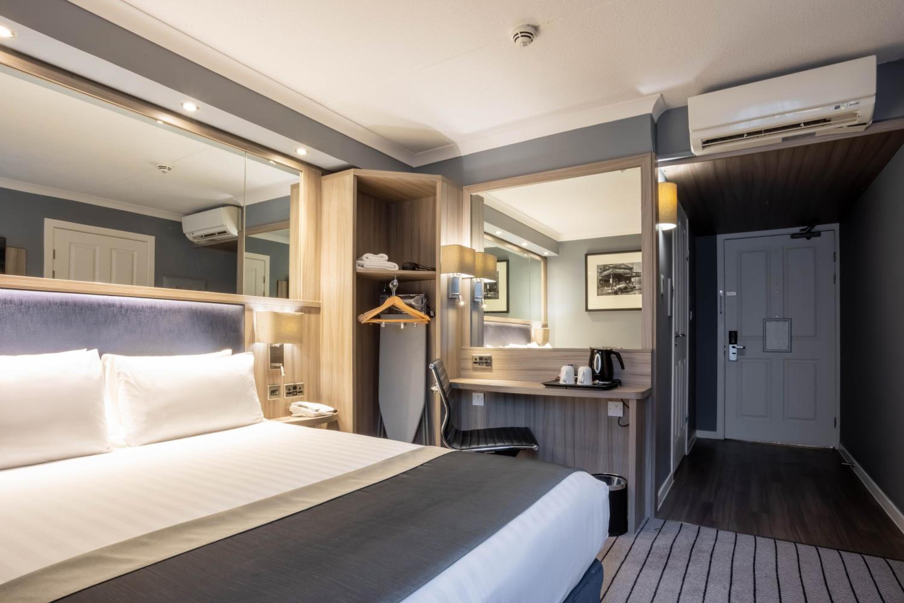 Standard Double Room - Disability Access photo 3