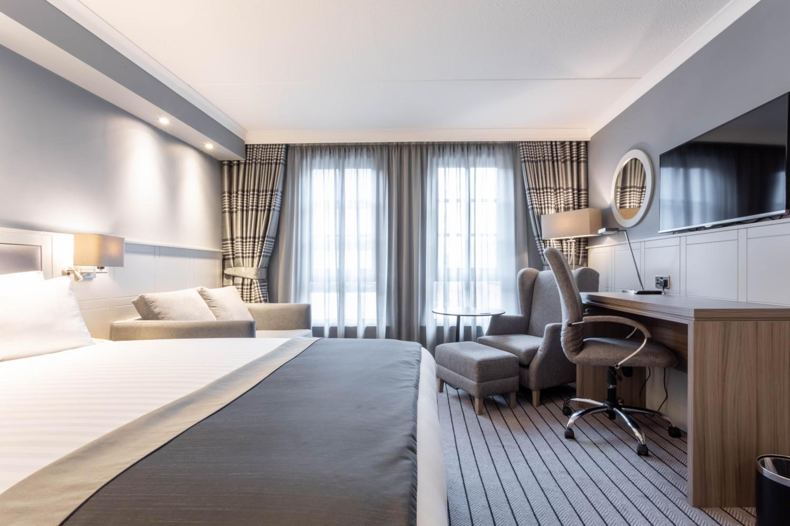 Standard Double Room with Single Sofa Bed - Photo 2