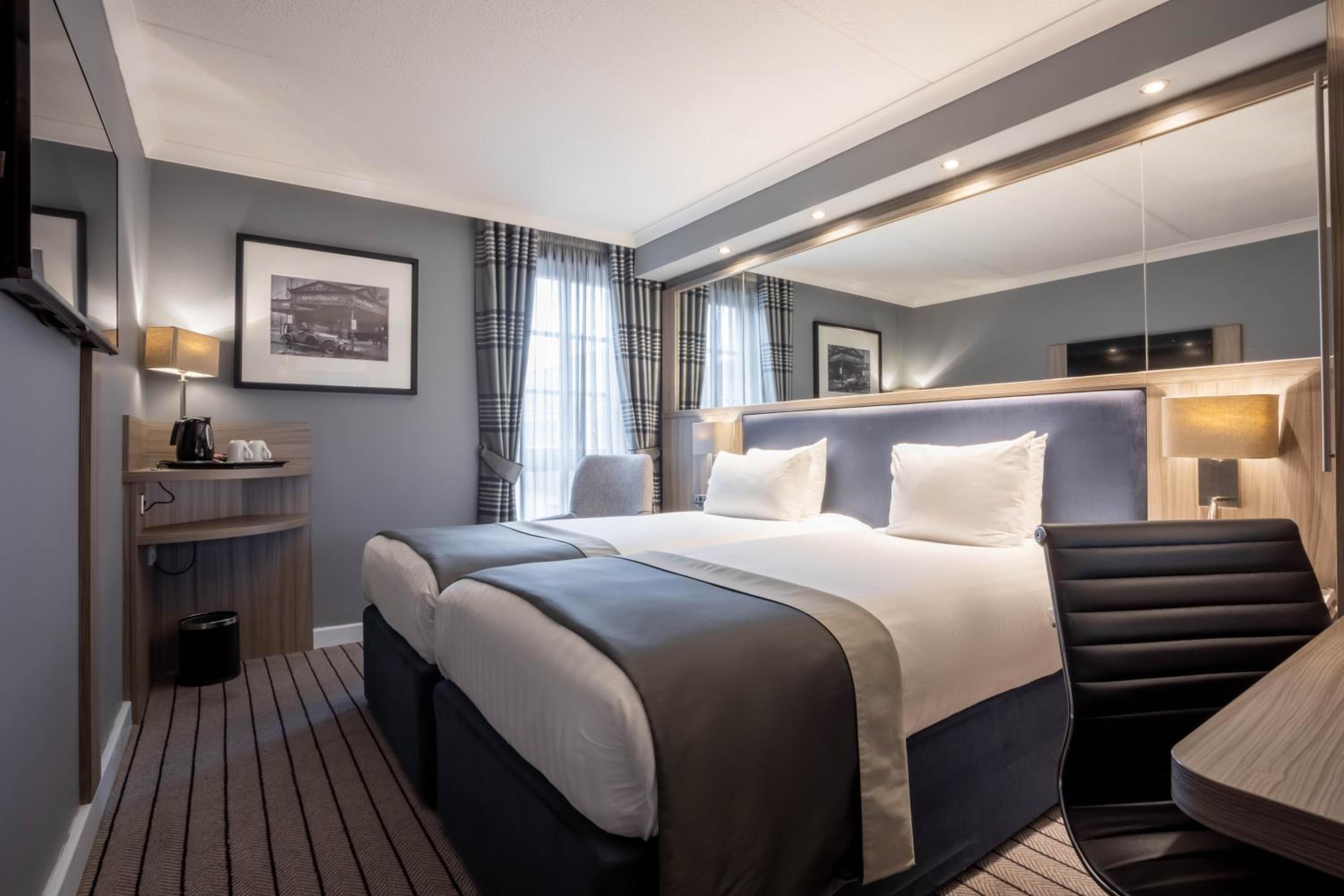 Standard Room with Two Single Beds - Photo 1
