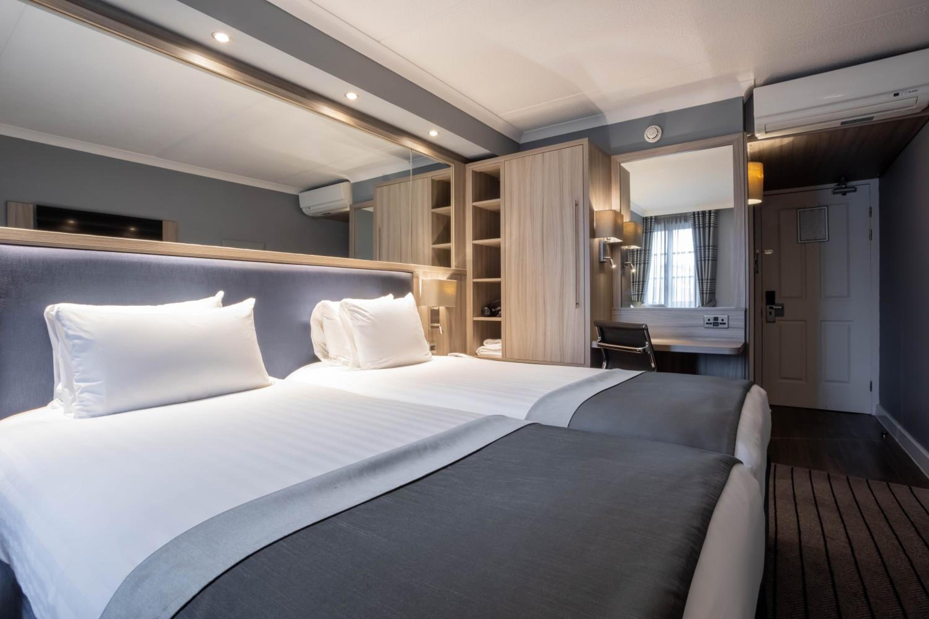 Standard Room with Two Single Beds - Photo 4