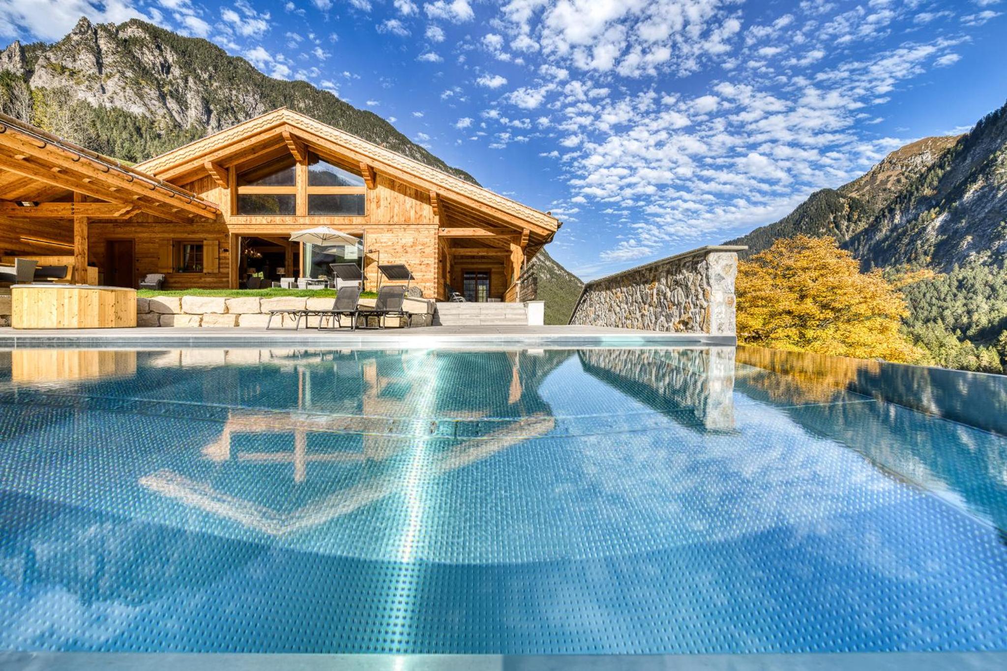 Five-Bedroom House photo 2