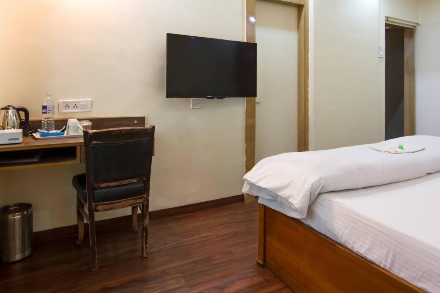 Standard Double Room with Fan - Photo 3