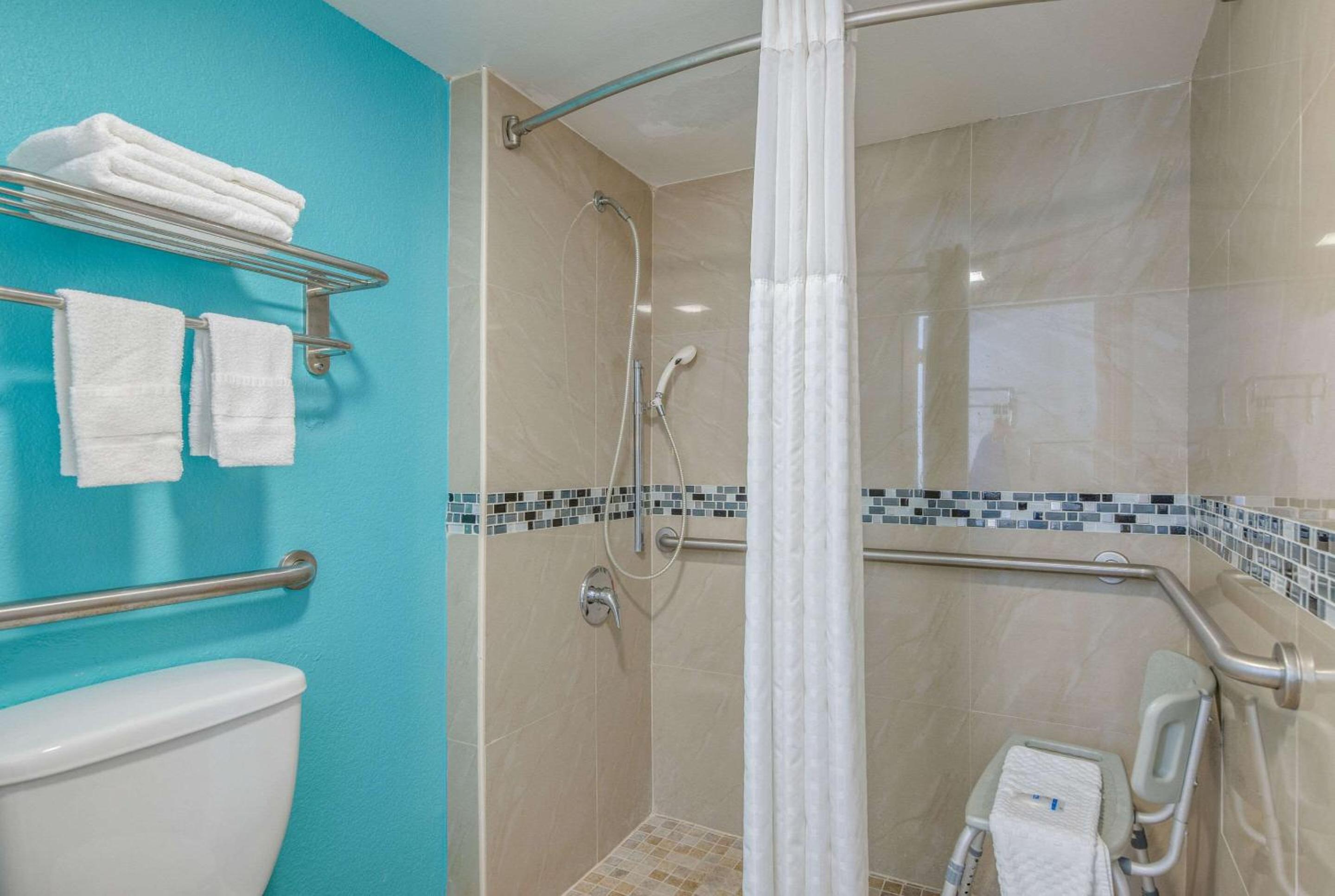 King Room - Accessible/Non-Smoking - Photo 5