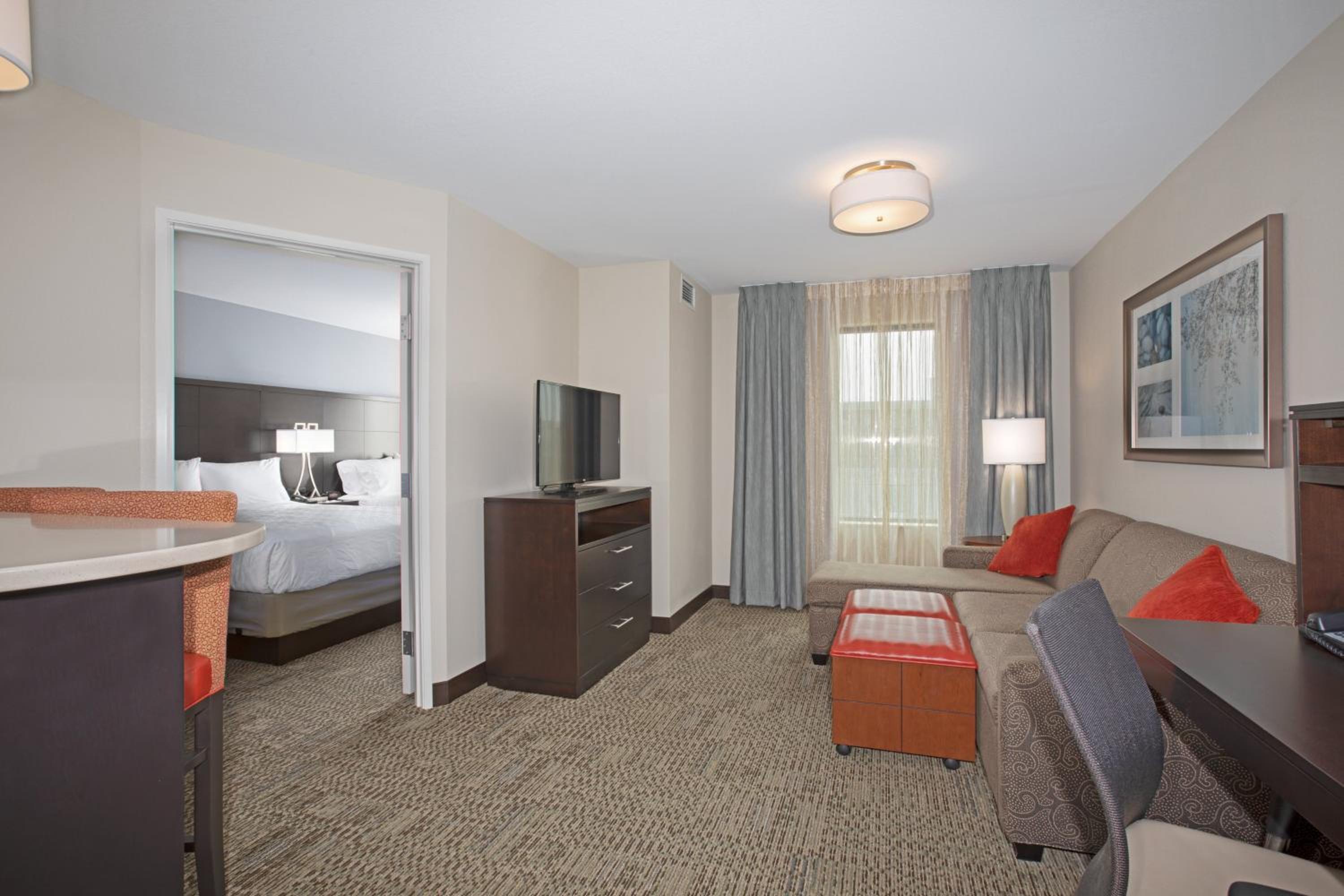 One-Bedroom Queen Suite photo 1