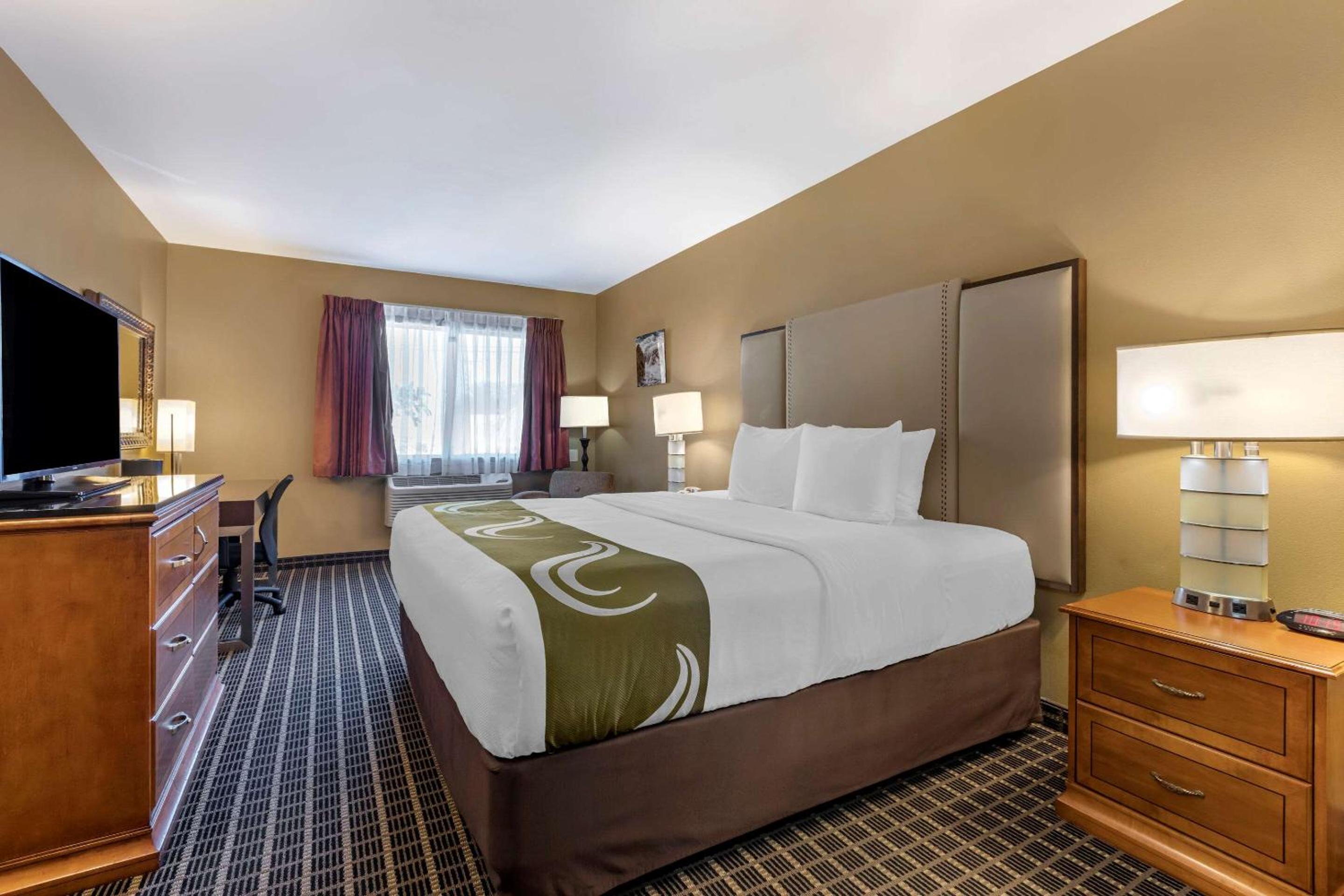 Standard King Room - Non-Smoking  - Photo 1