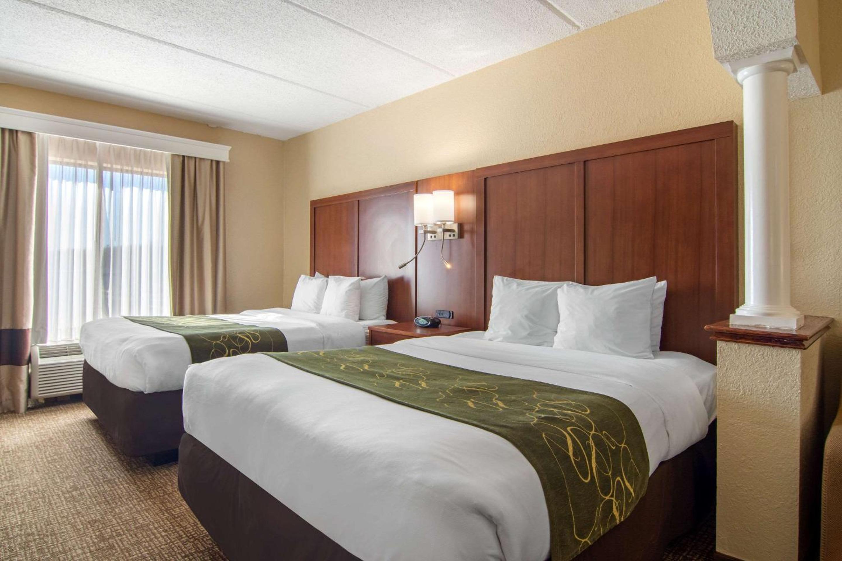Queen Suite with Two Queen Beds - Non-Smoking - Photo 5