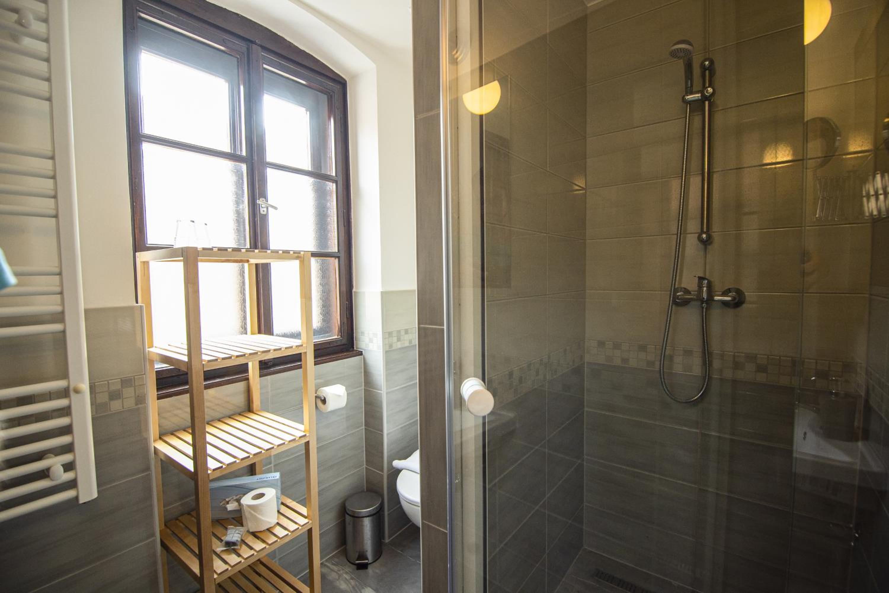 Double or Twin Room with Private Bathroom - Photo 20