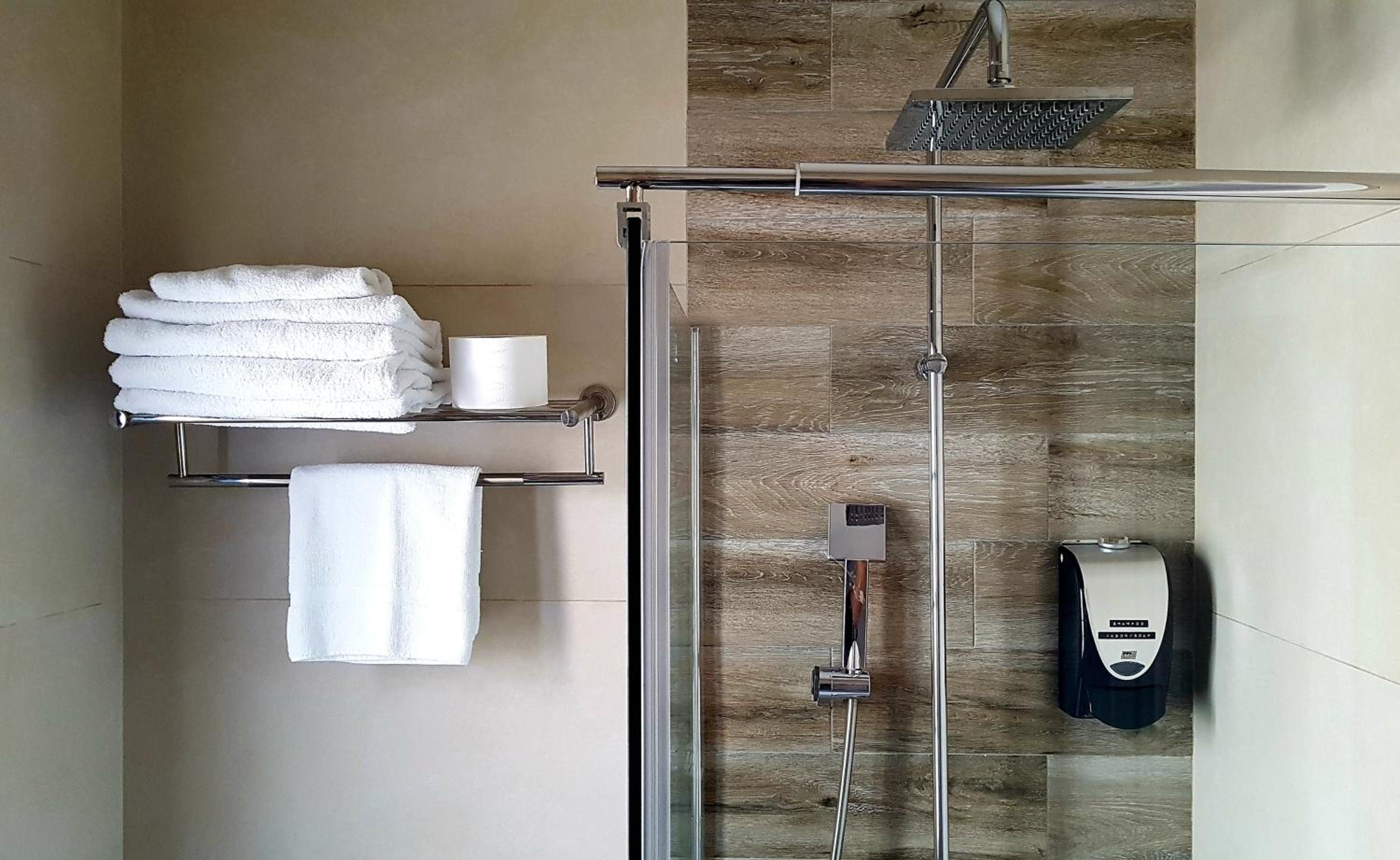 Standard Double or Twin Room - Photo 6