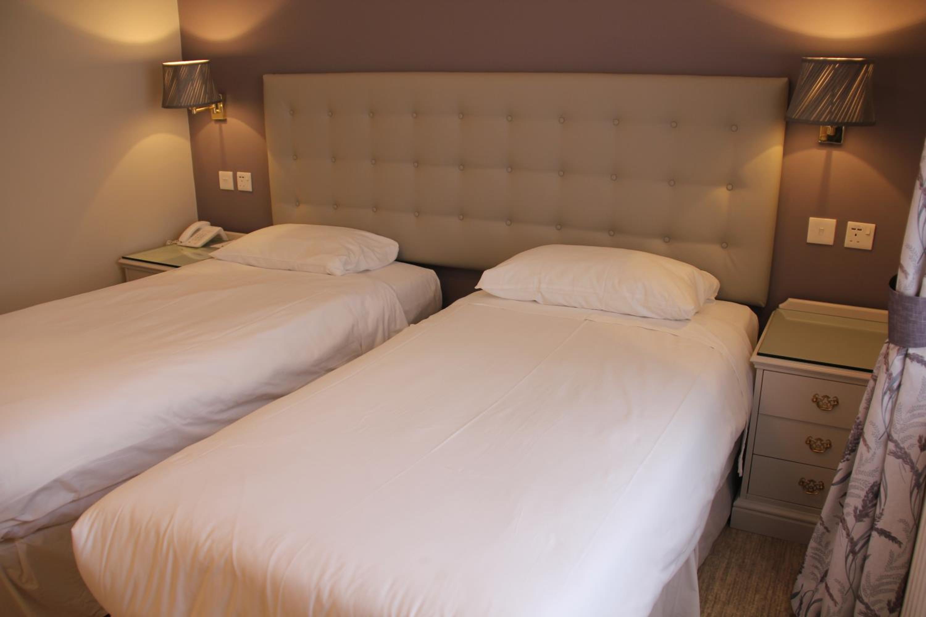 Deluxe Twin Room - Photo 9
