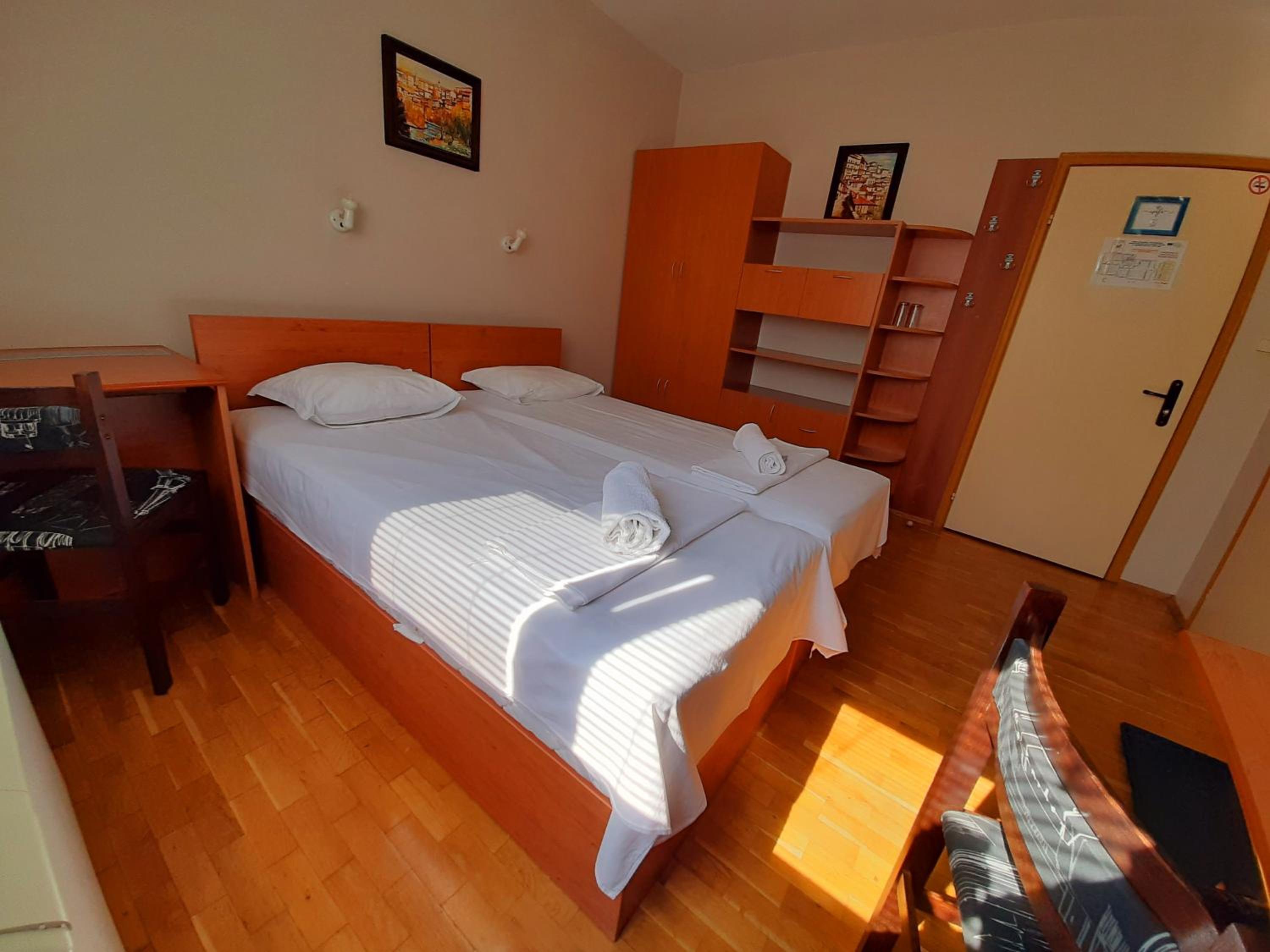 Double or Twin Room with Shared Bathroom photo 1