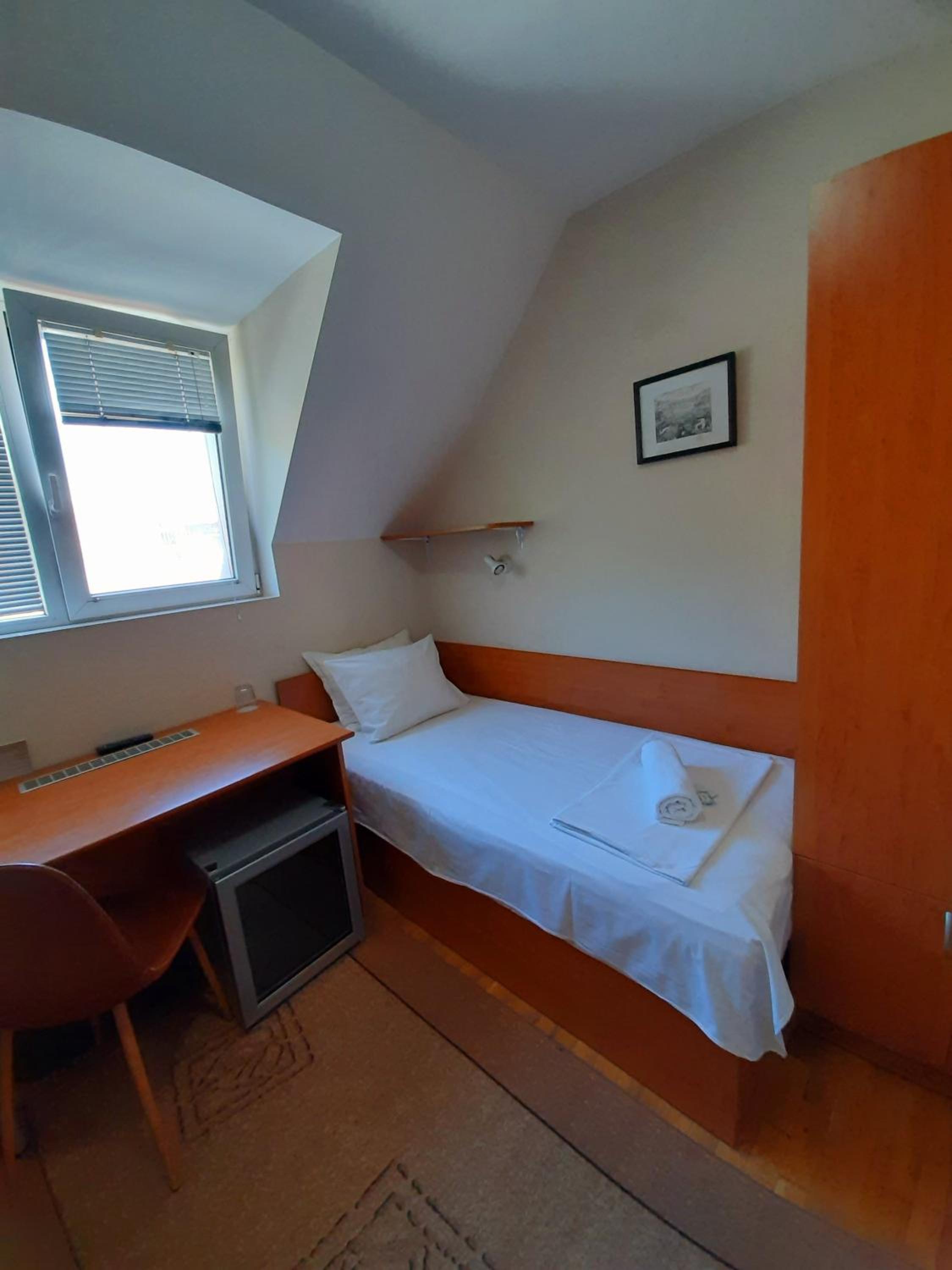 Twin Room with Shared Bathroom photo 1