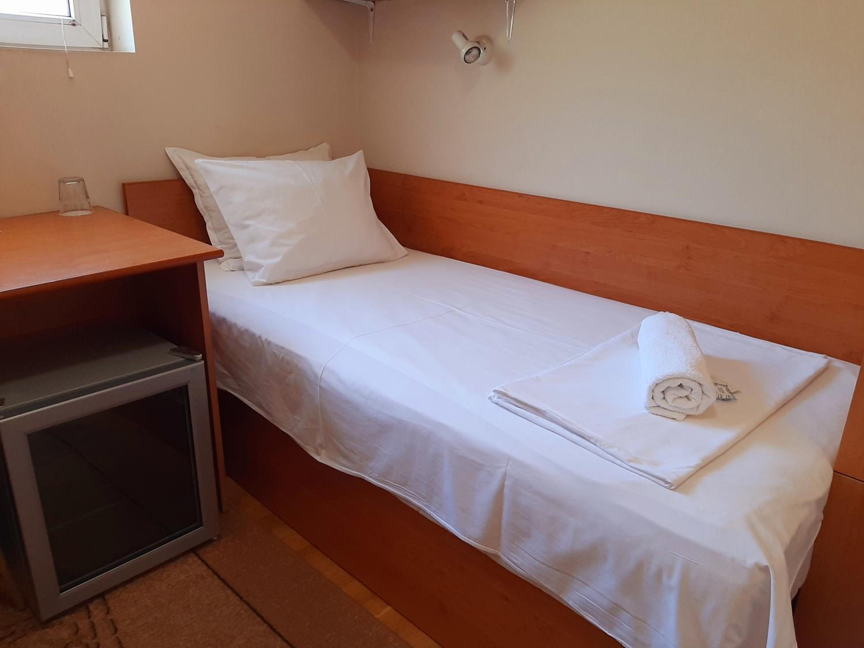 Twin Room with Shared Bathroom photo 2