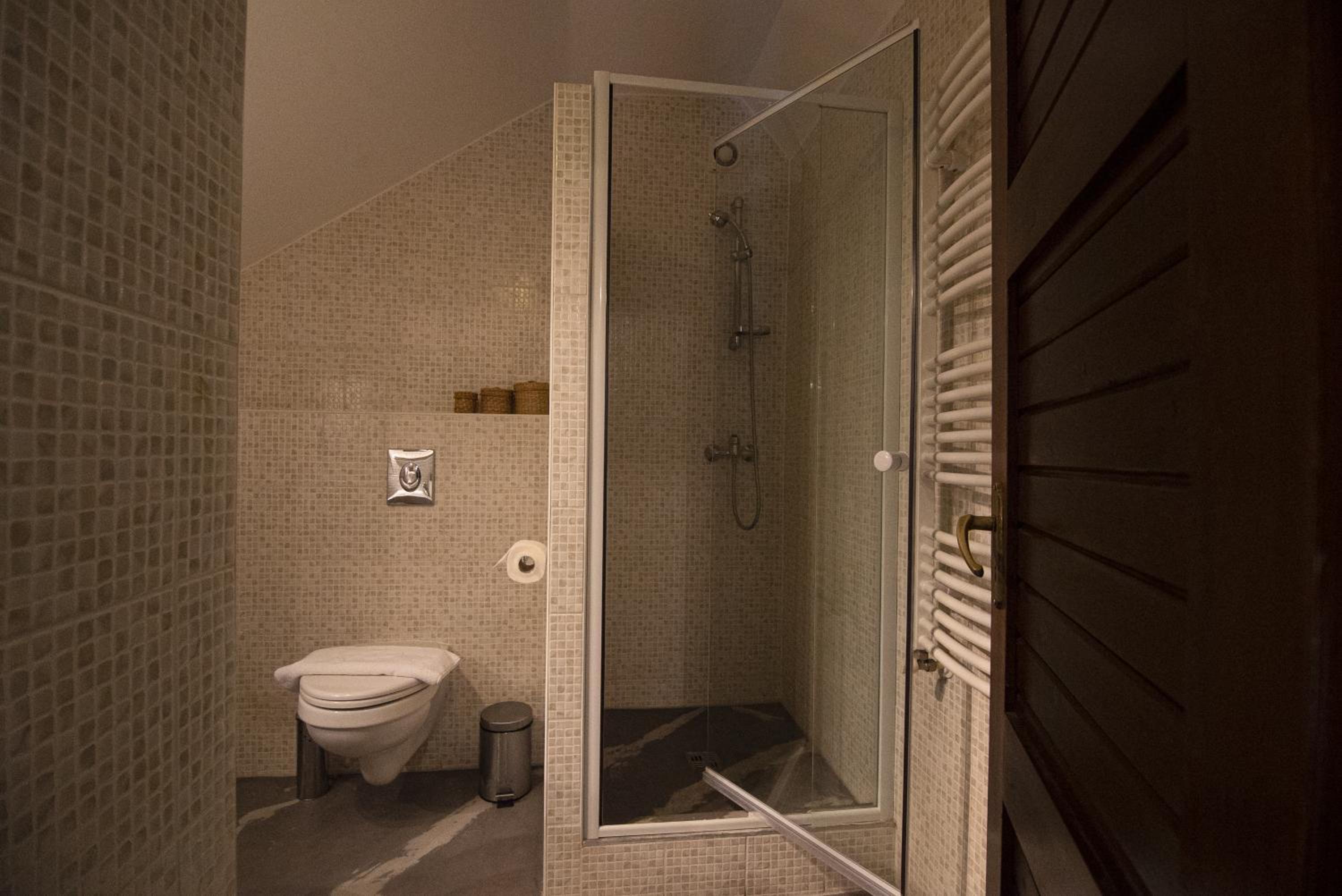 Quadruple Room with Bathroom - Photo 11
