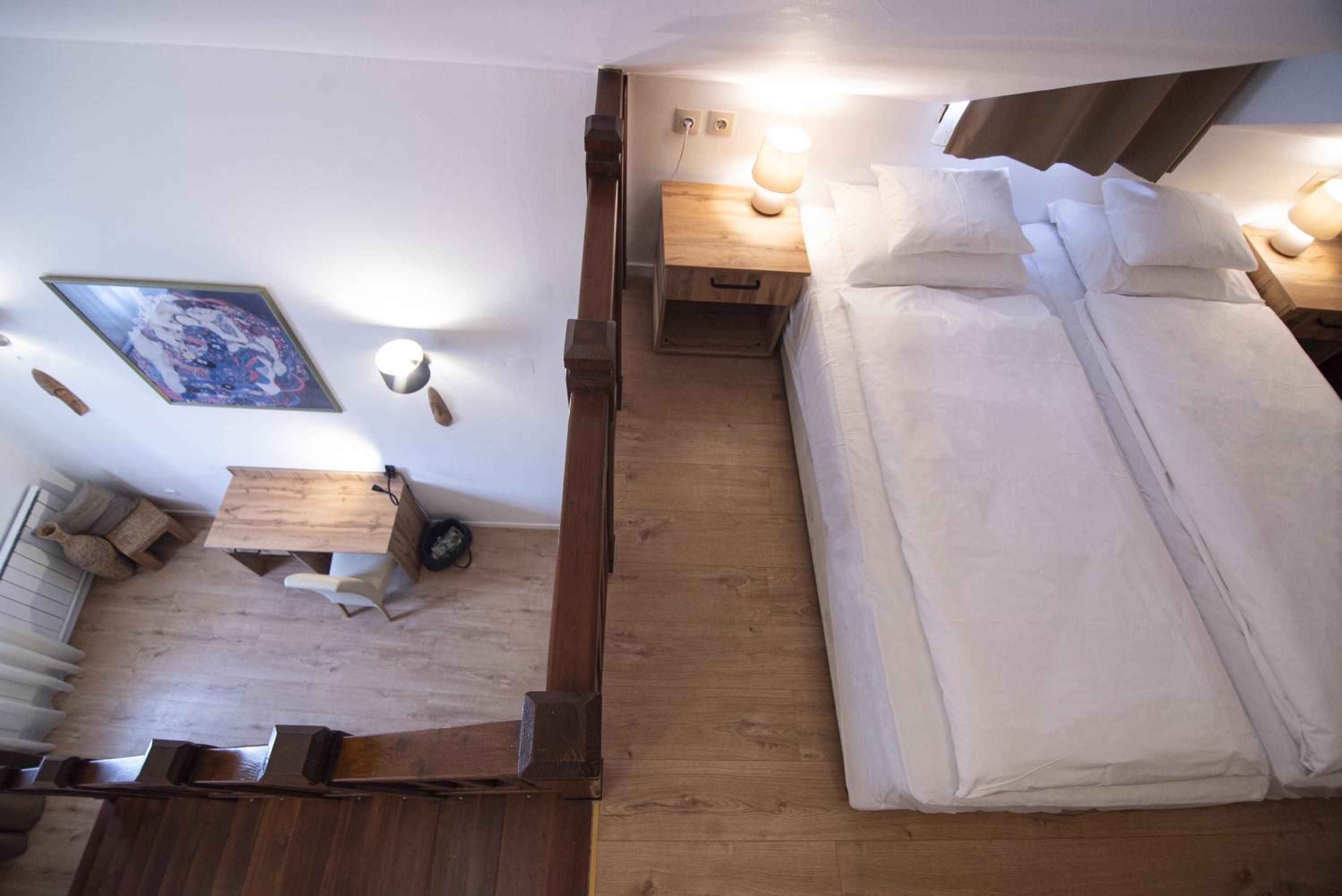 Deluxe Room - Photo 4