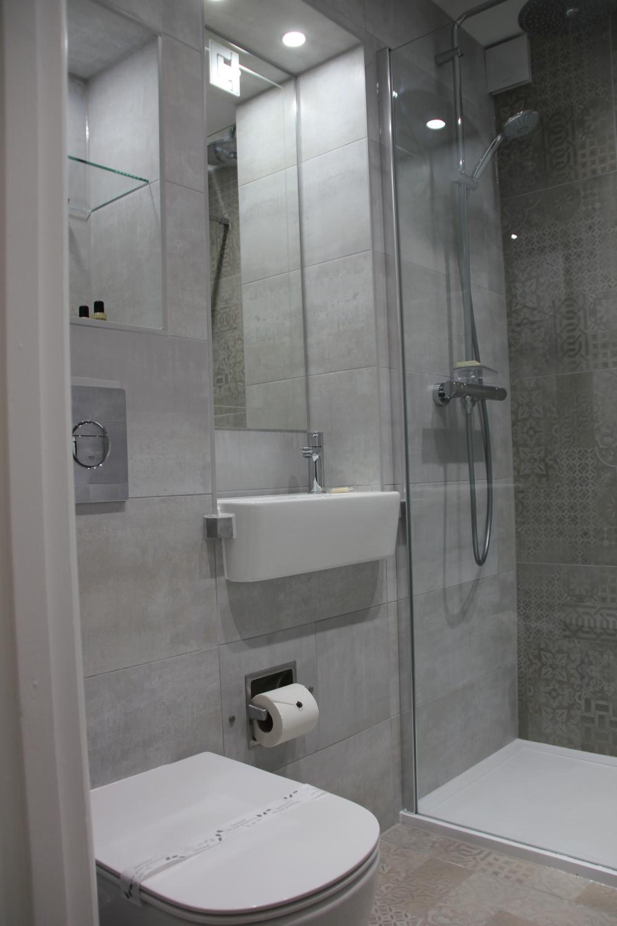 Deluxe Double Room - Photo 9