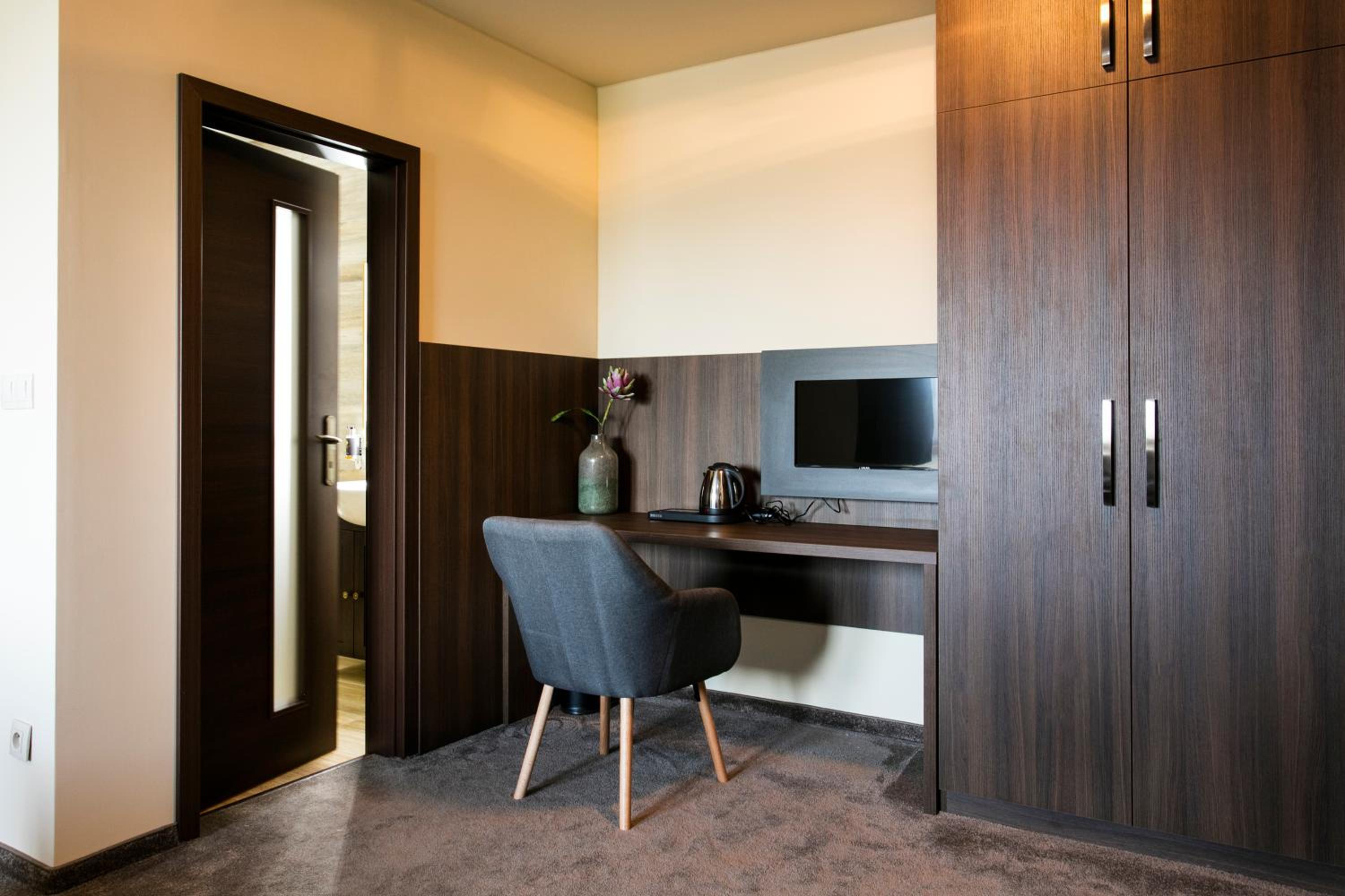 Deluxe Family Room photo 1