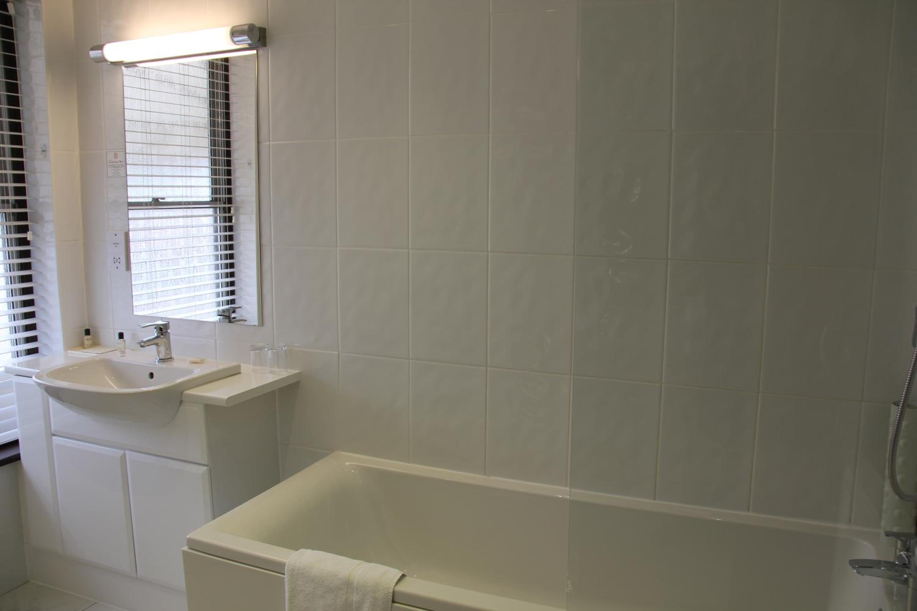 Double Room - Photo 7