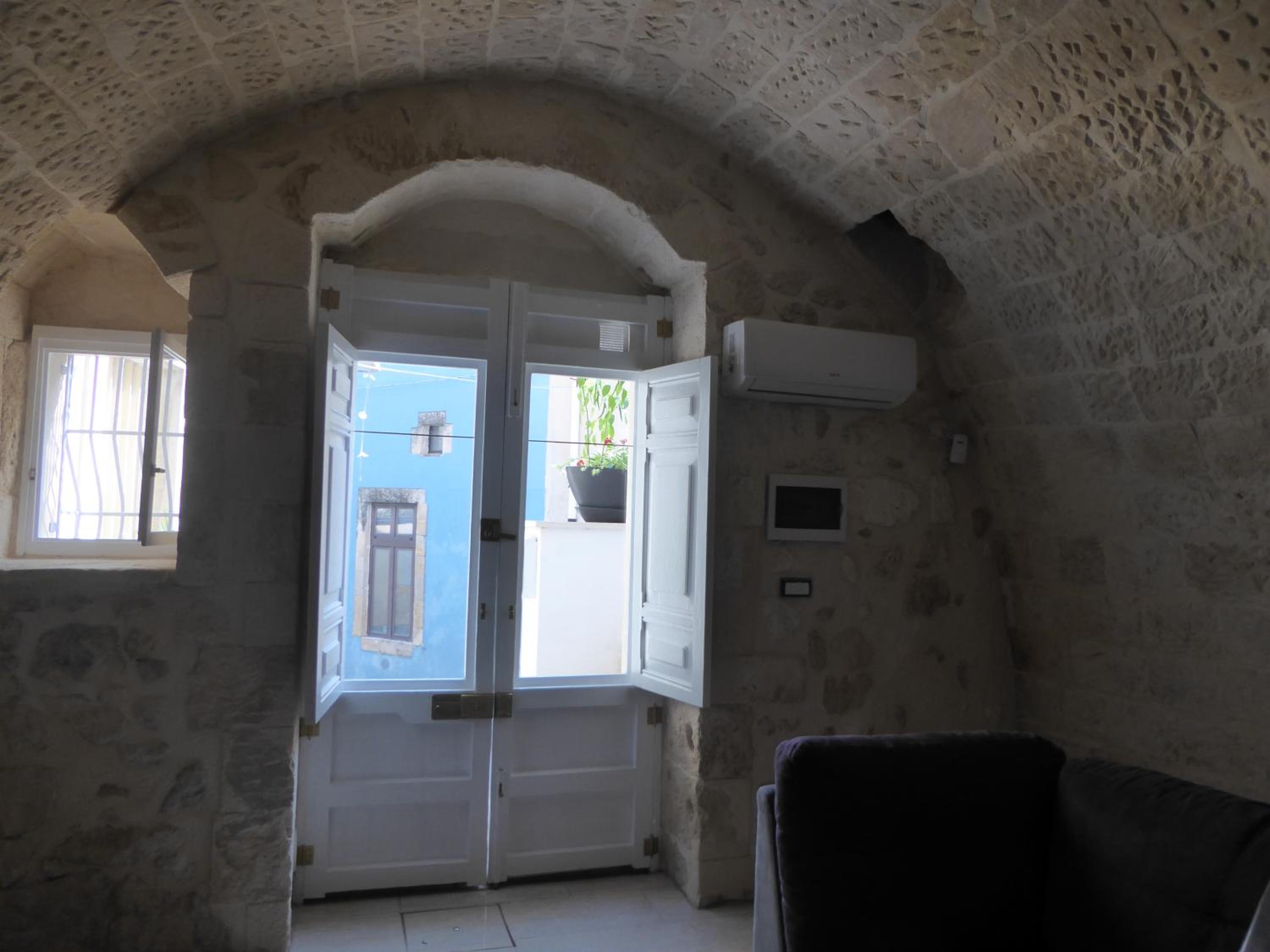 Studio Apartment photo 3