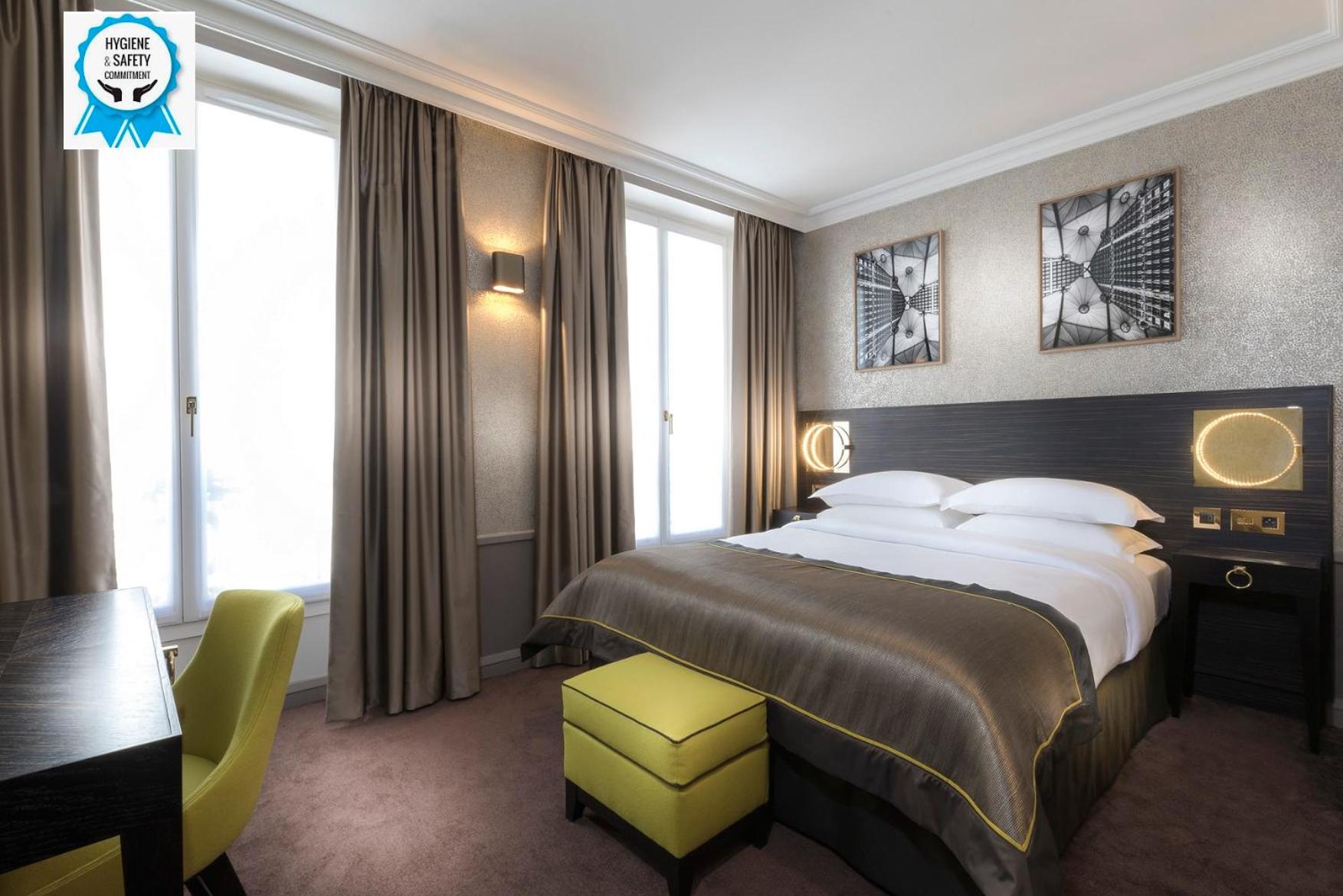Superior Double Room thumbnail 5