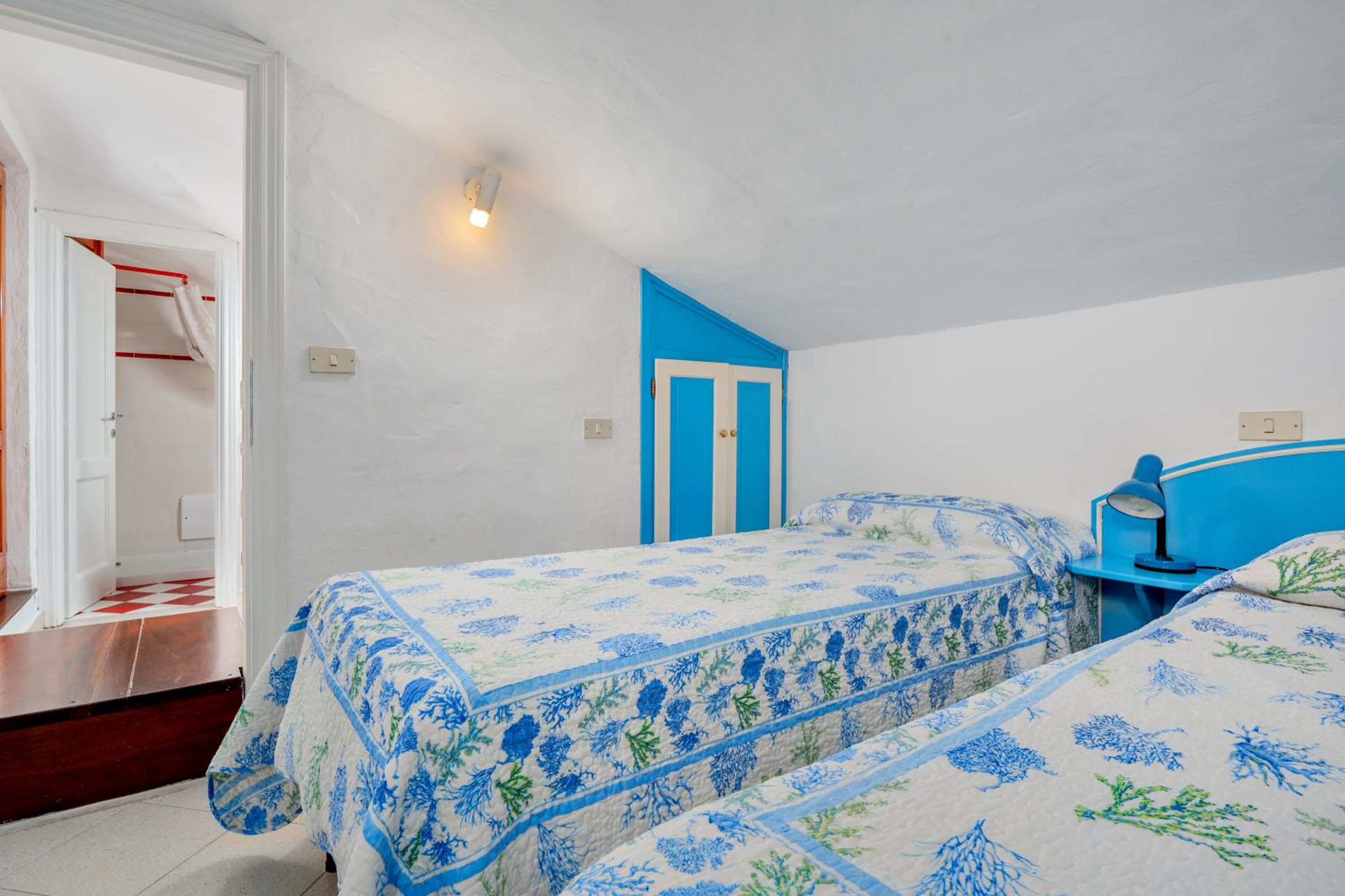 Three-Bedroom House photo 3