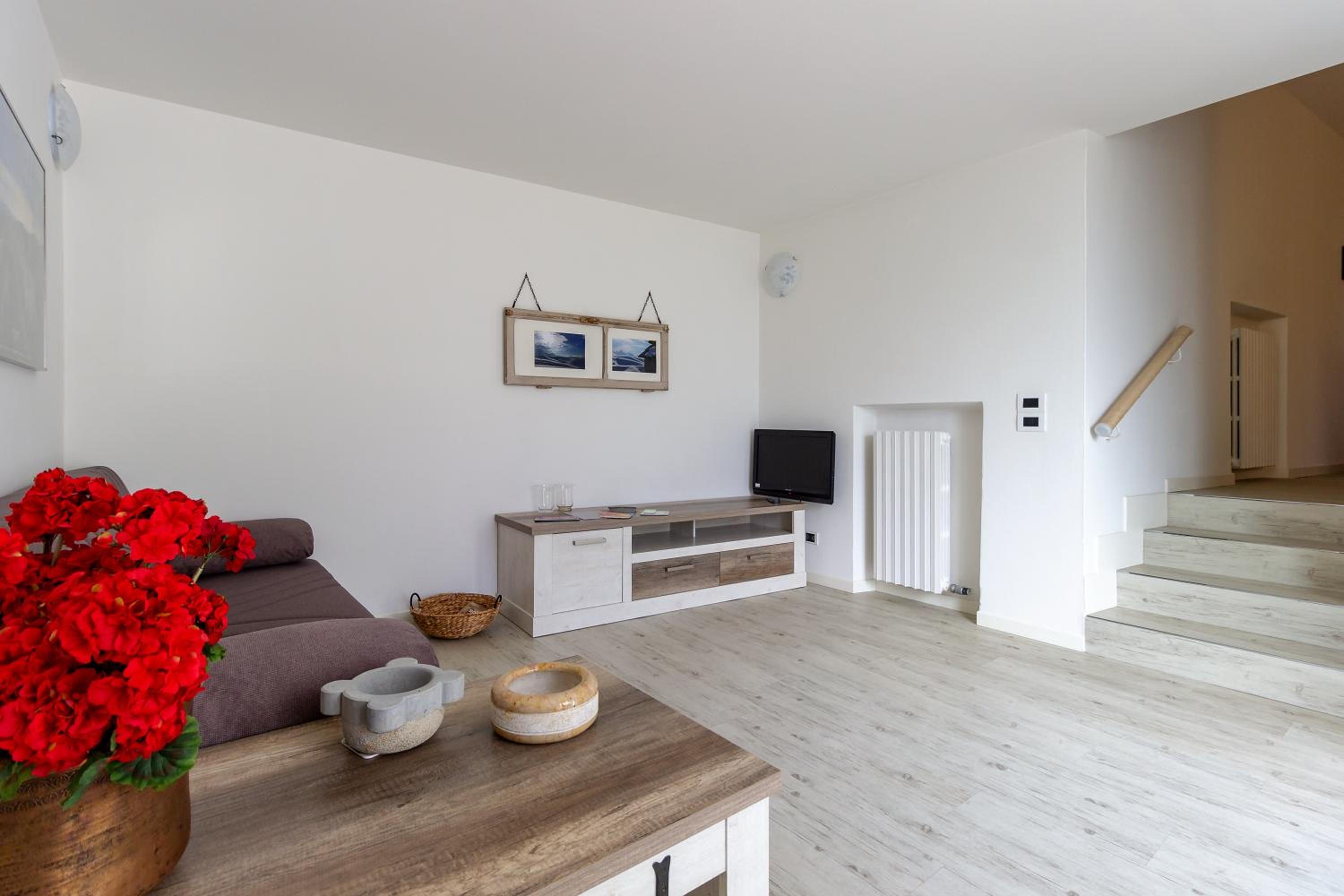 Three-Bedroom Apartment photo 2