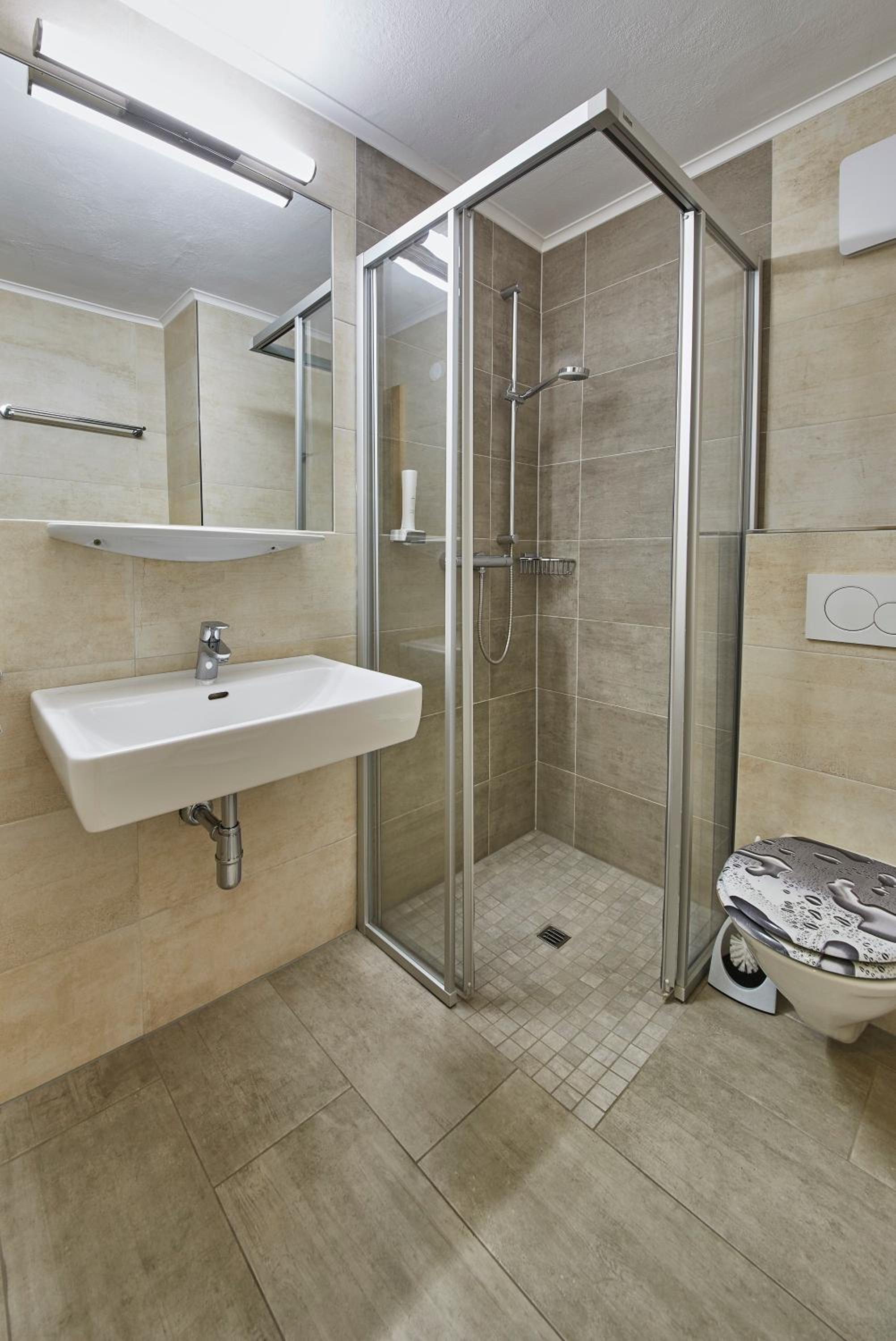 One-Bedroom Apartment (2-3 Adults) photo 2